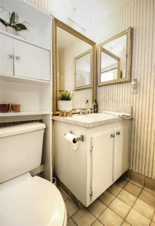 SANDS POINT CONDOMINIUM V - Residential