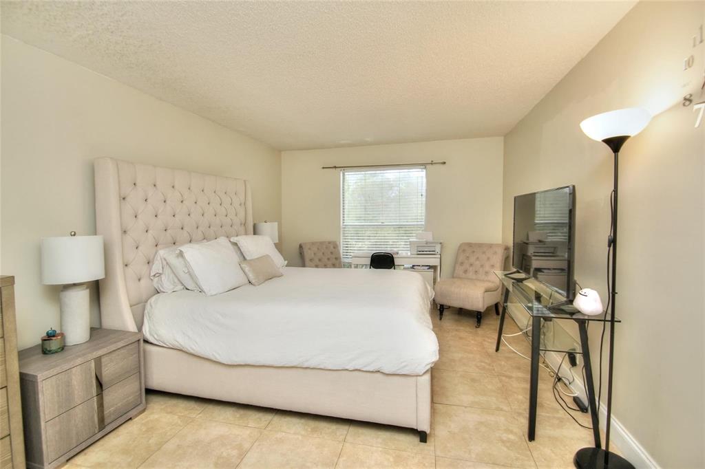 SANDS POINT CONDOMINIUM V - Residential