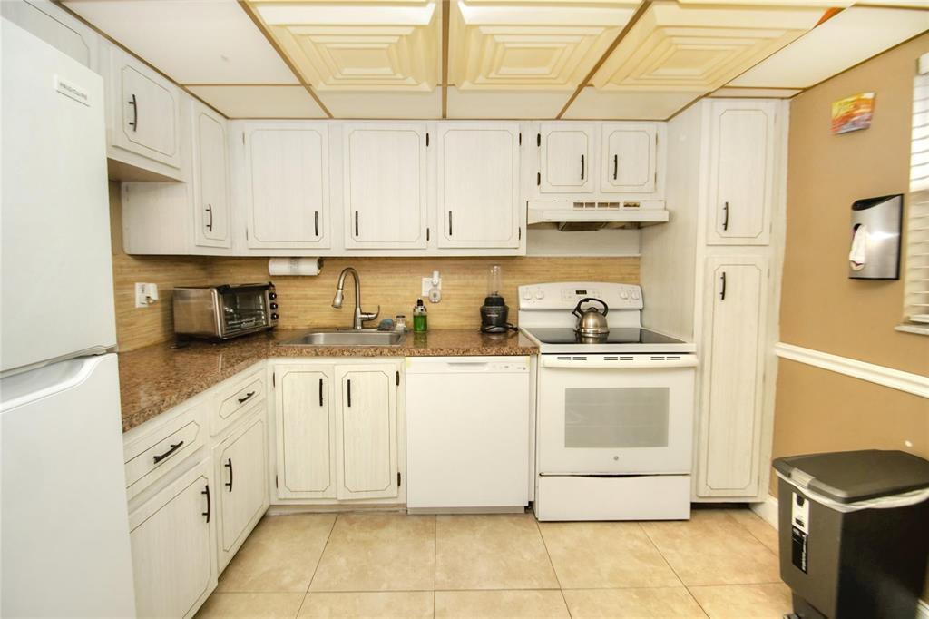 SANDS POINT CONDOMINIUM V - Residential