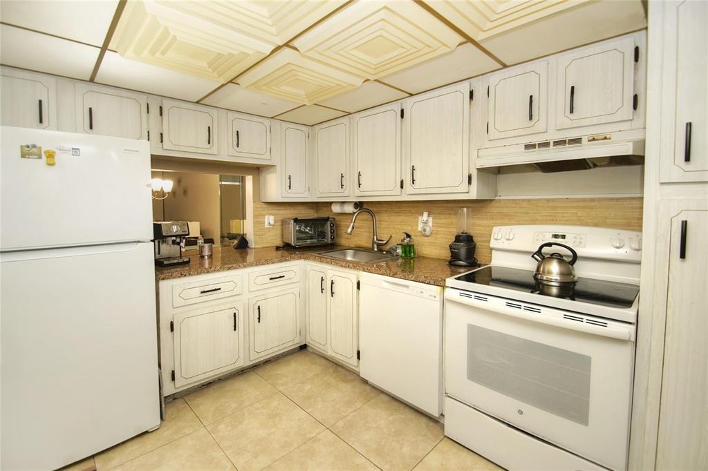 SANDS POINT CONDOMINIUM V - Residential