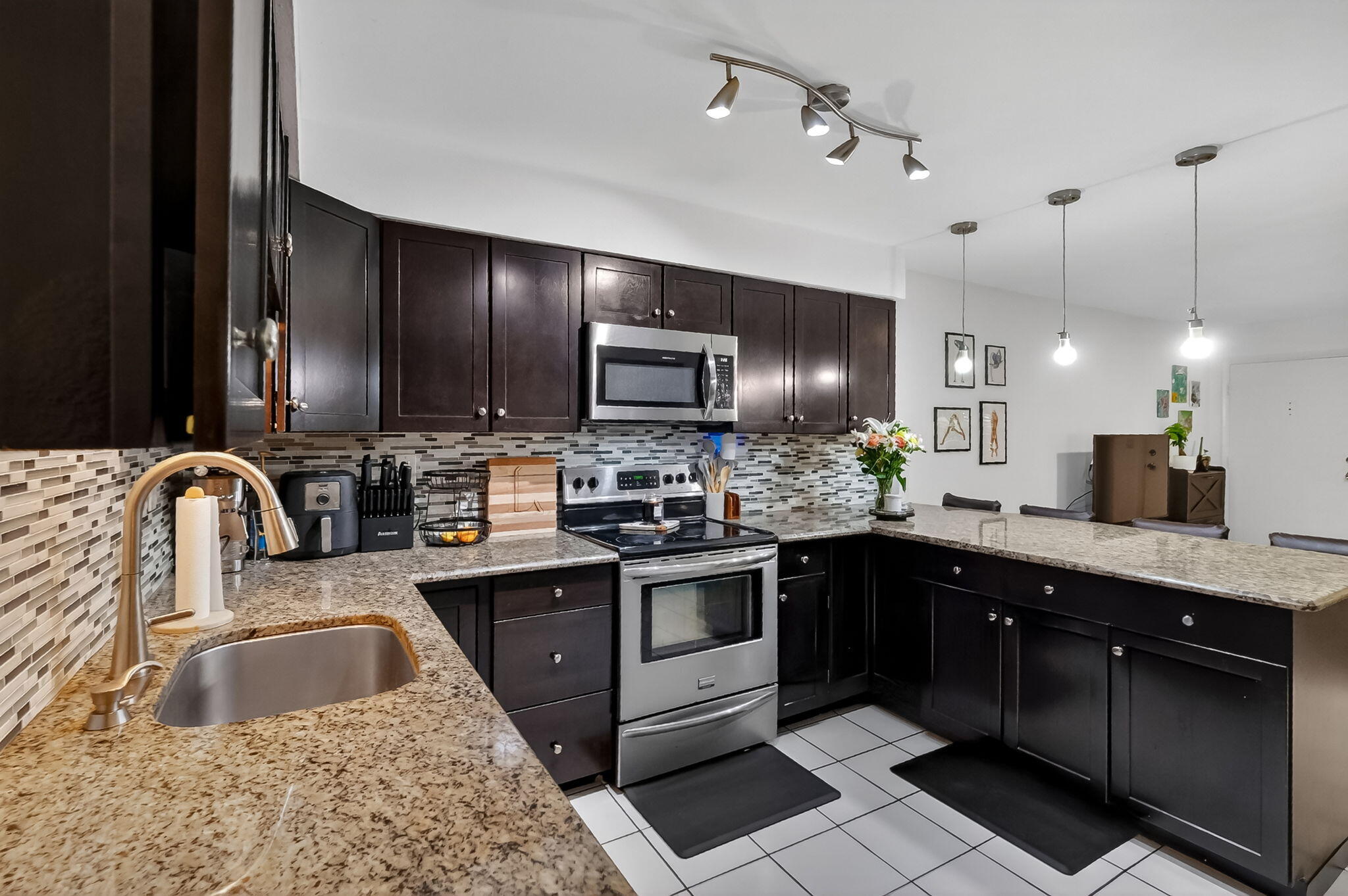 THE CASTILLE CONDO - Residential