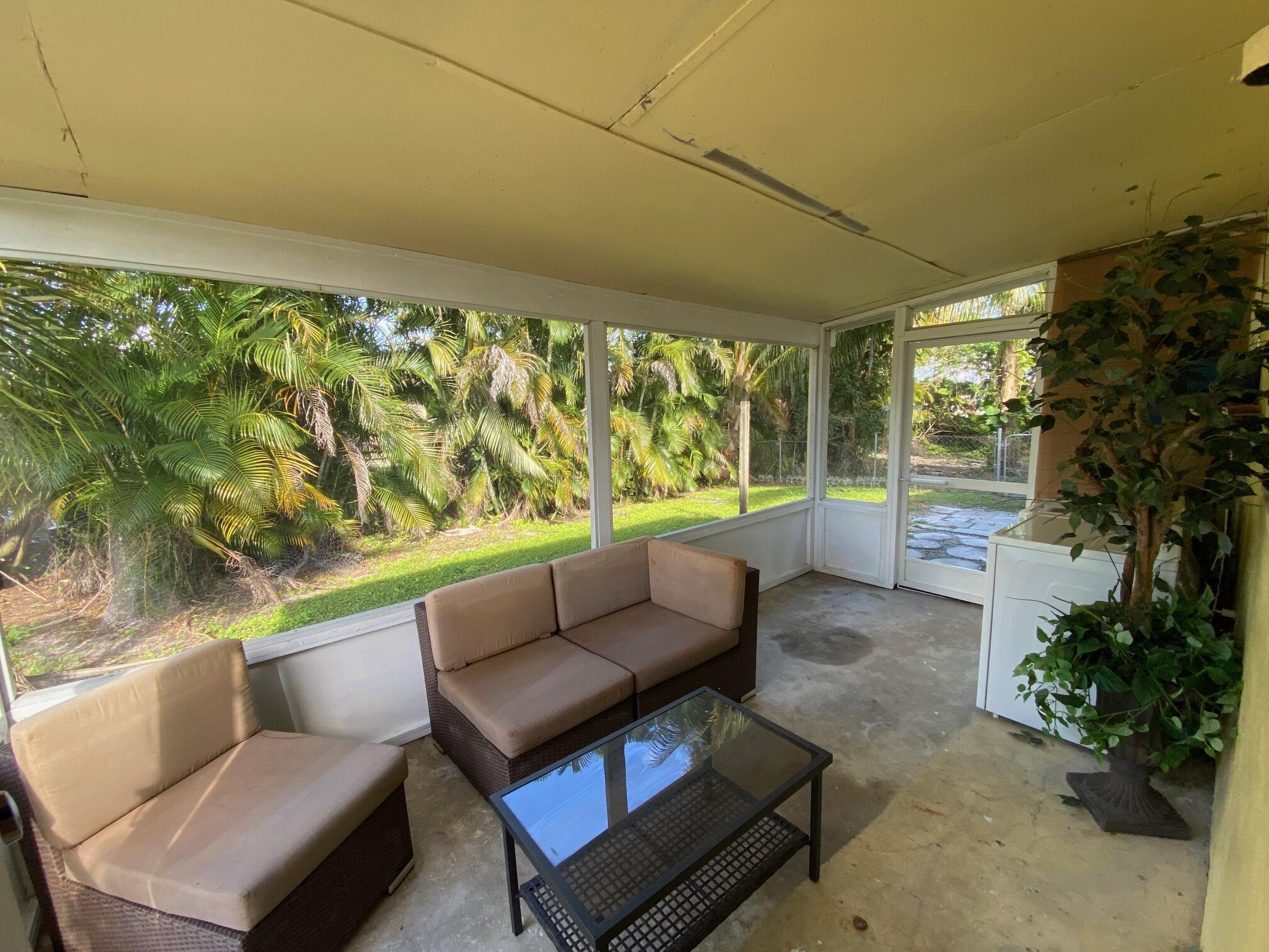 TROPICAL COUNTRY ESTATES - Residential Lease