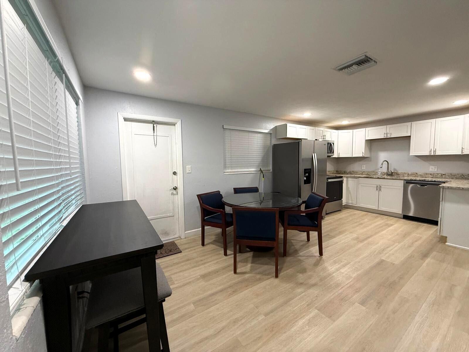 TROPICAL COUNTRY ESTATES - Residential Lease