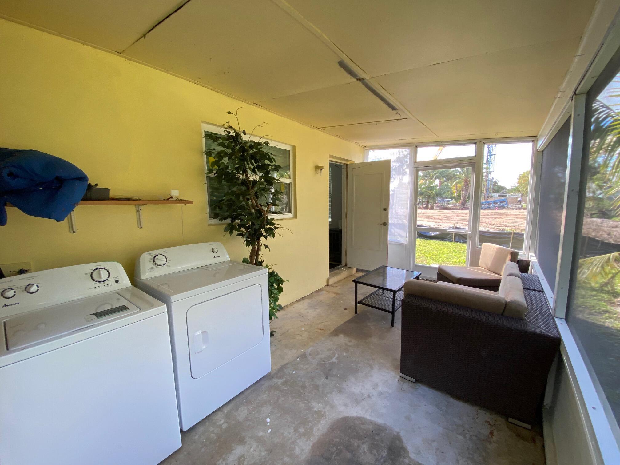 TROPICAL COUNTRY ESTATES - Residential Lease