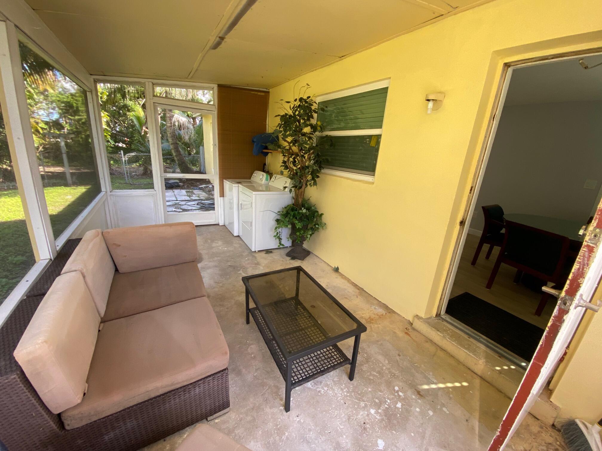 TROPICAL COUNTRY ESTATES - Residential Lease