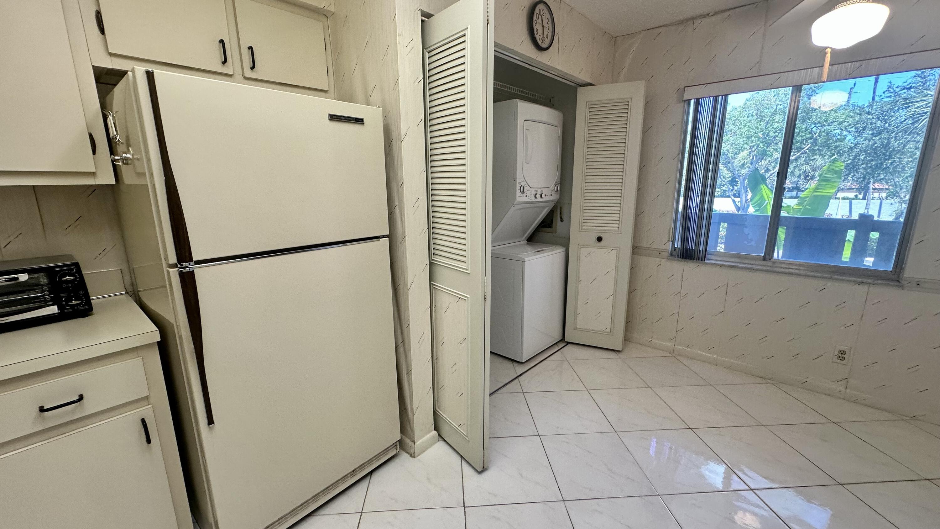 HUNTINGTON LAKES SEC ONE CONDOS - Residential