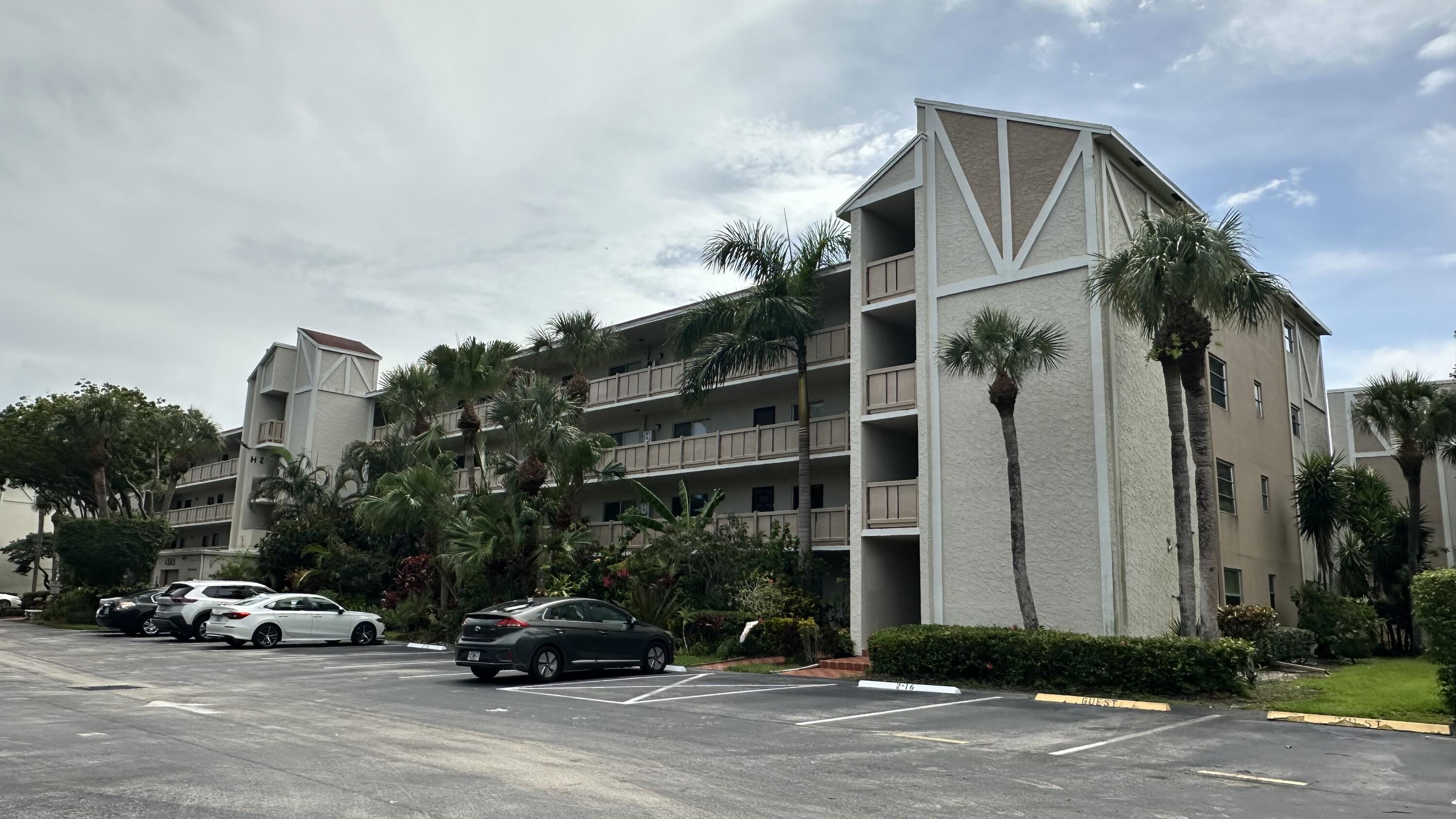 HUNTINGTON LAKES SEC ONE CONDOS - Residential