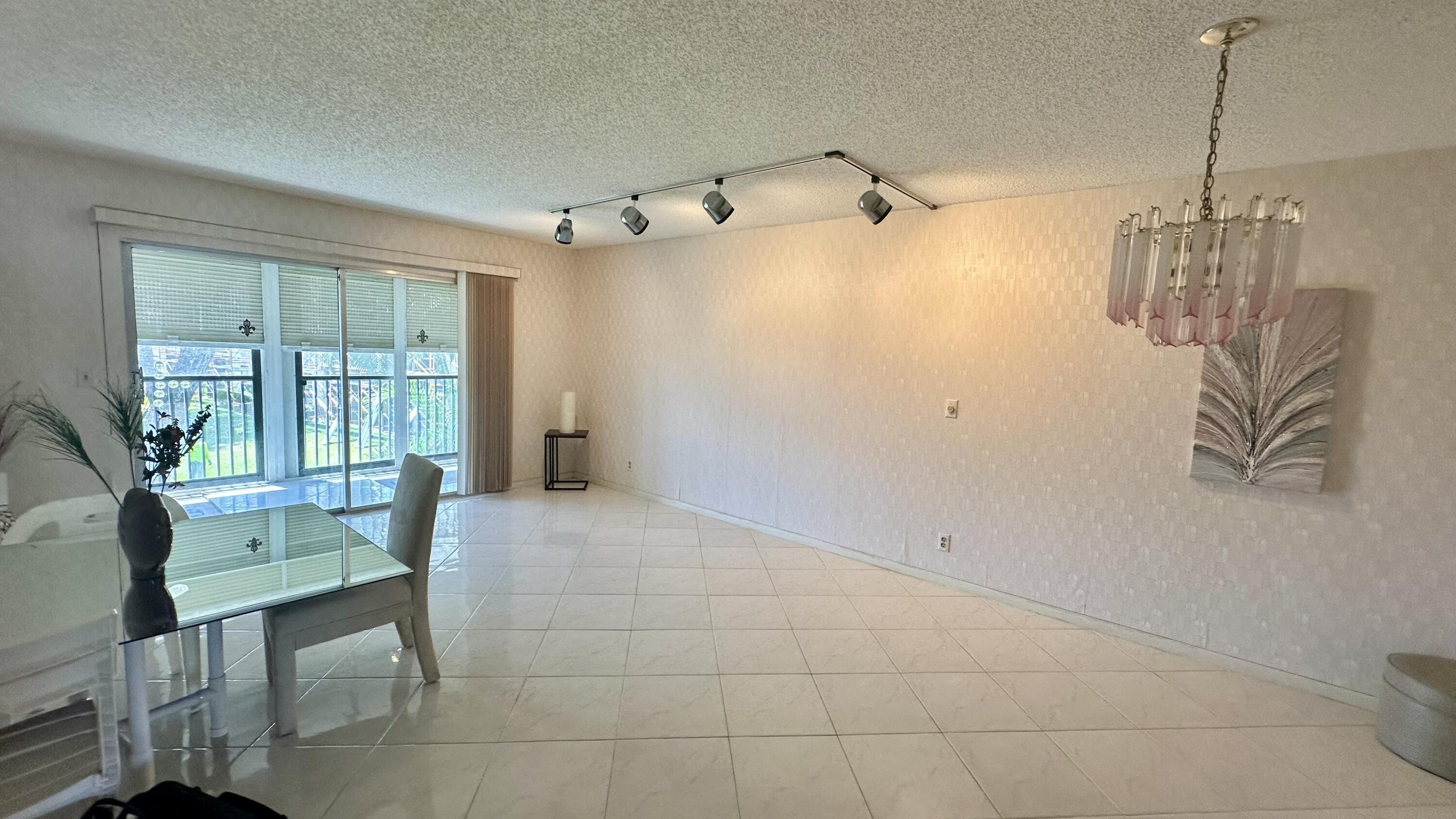 HUNTINGTON LAKES SEC ONE CONDOS - Residential