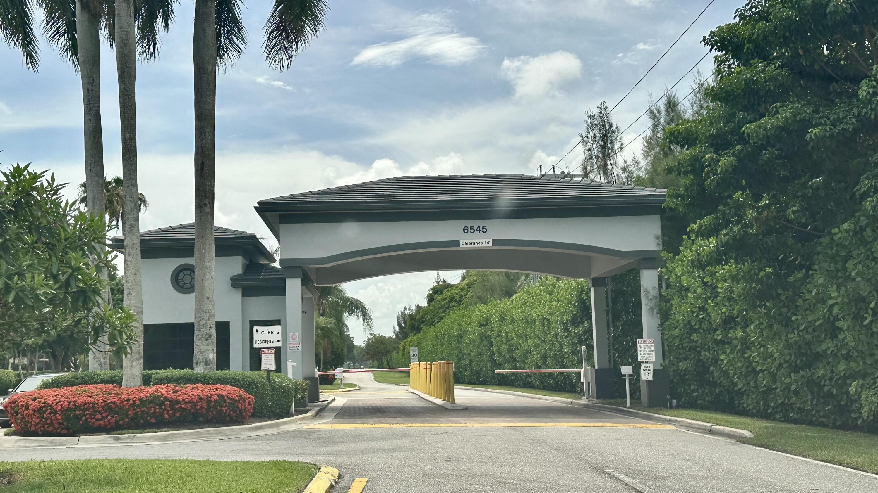 HUNTINGTON LAKES SEC ONE CONDOS - Residential