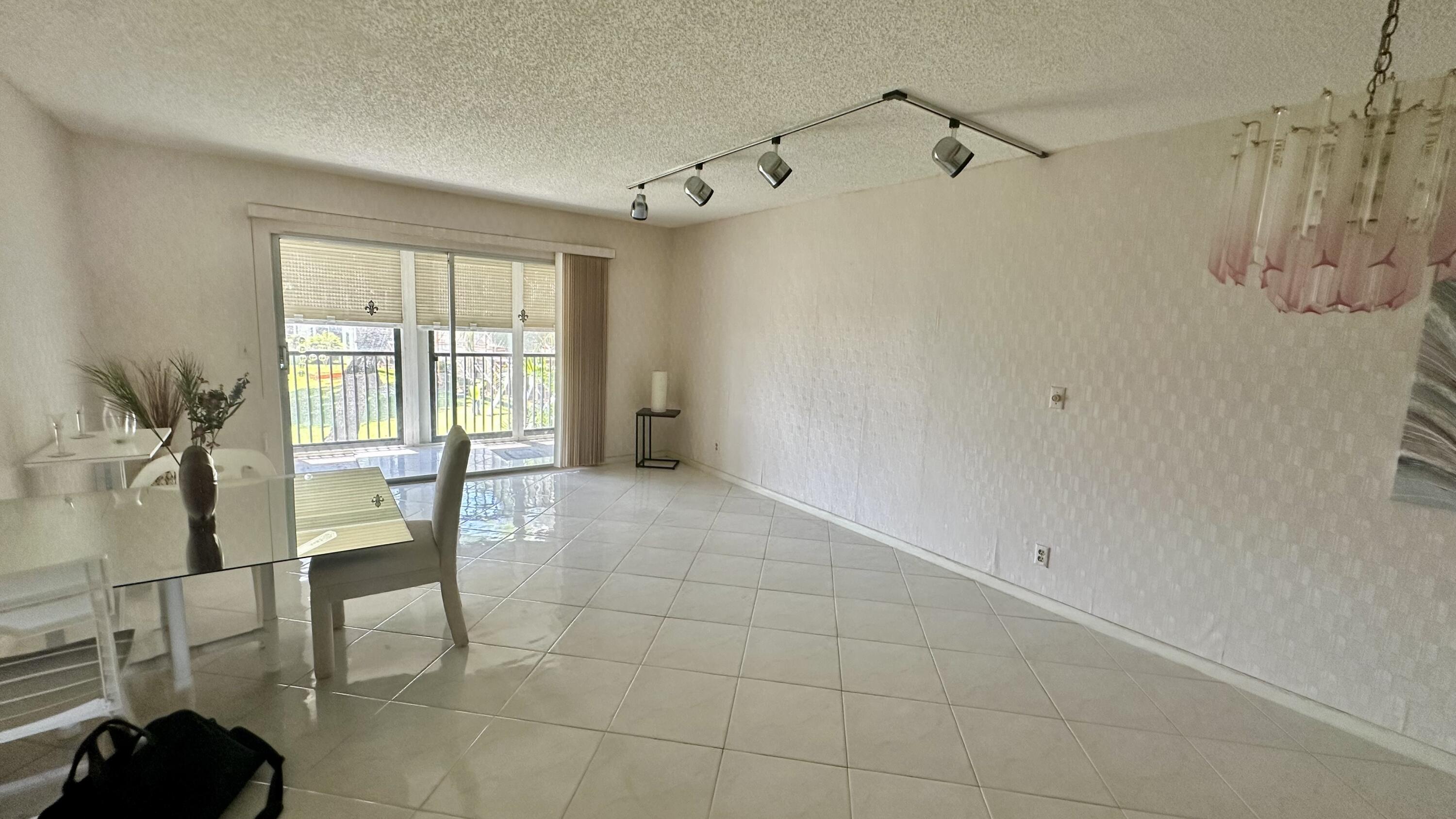 HUNTINGTON LAKES SEC ONE CONDOS - Residential