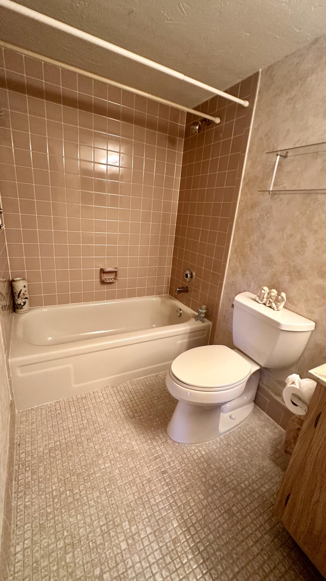 HUNTINGTON LAKES SEC ONE CONDOS - Residential