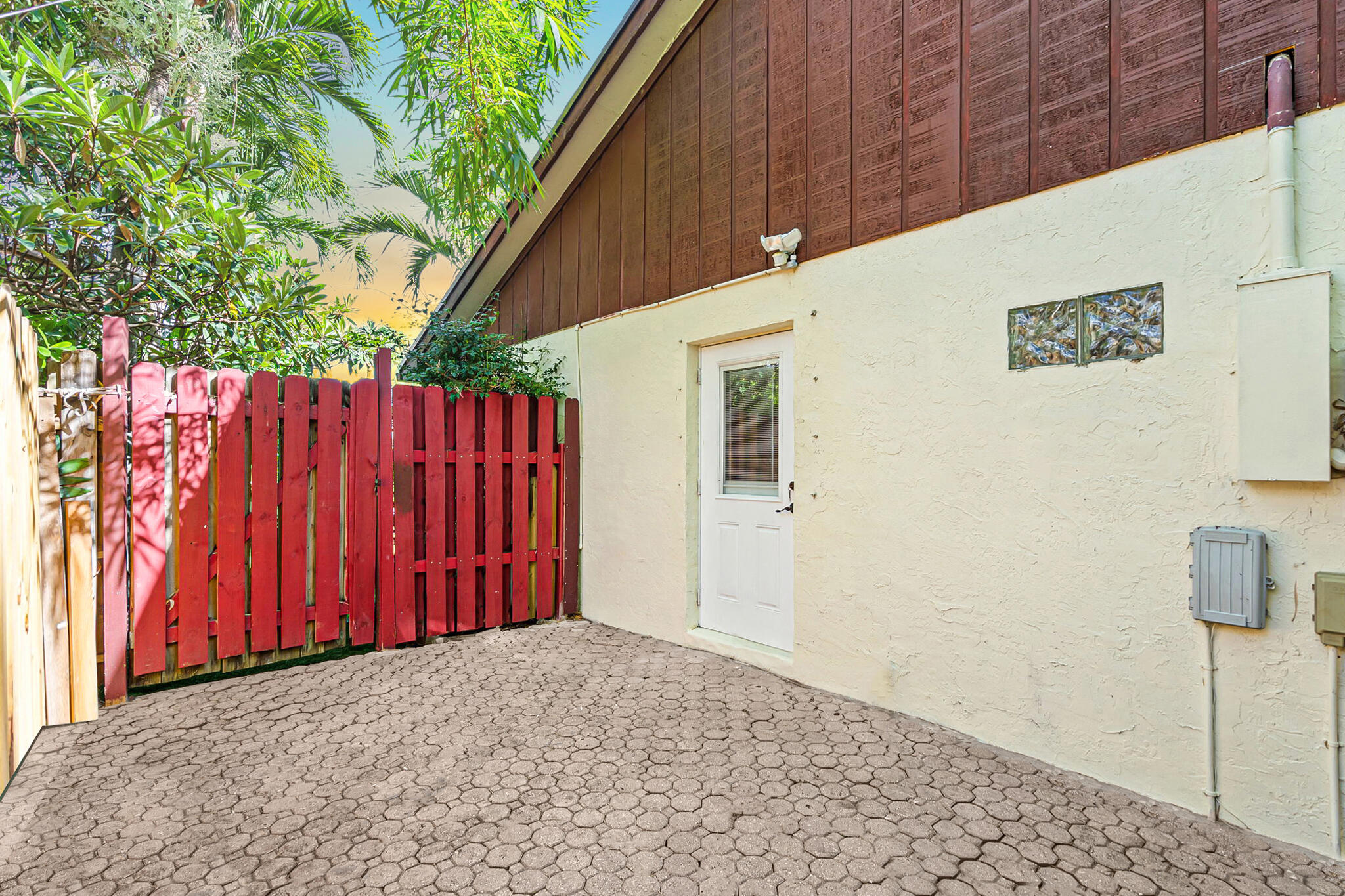 LAKES OF THE MEADOW SEC 4 - Residential