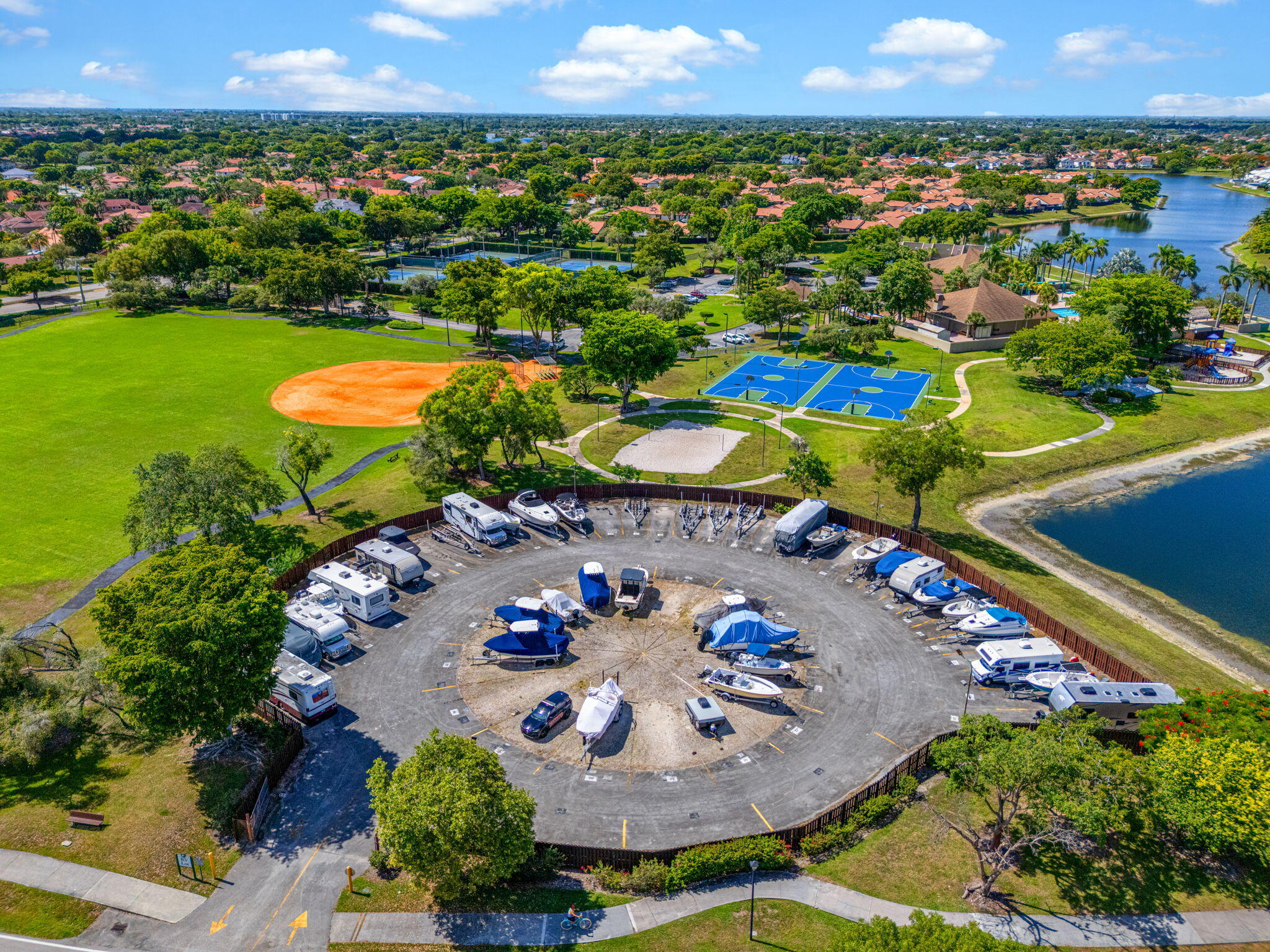 LAKES OF THE MEADOW SEC 4 - Residential