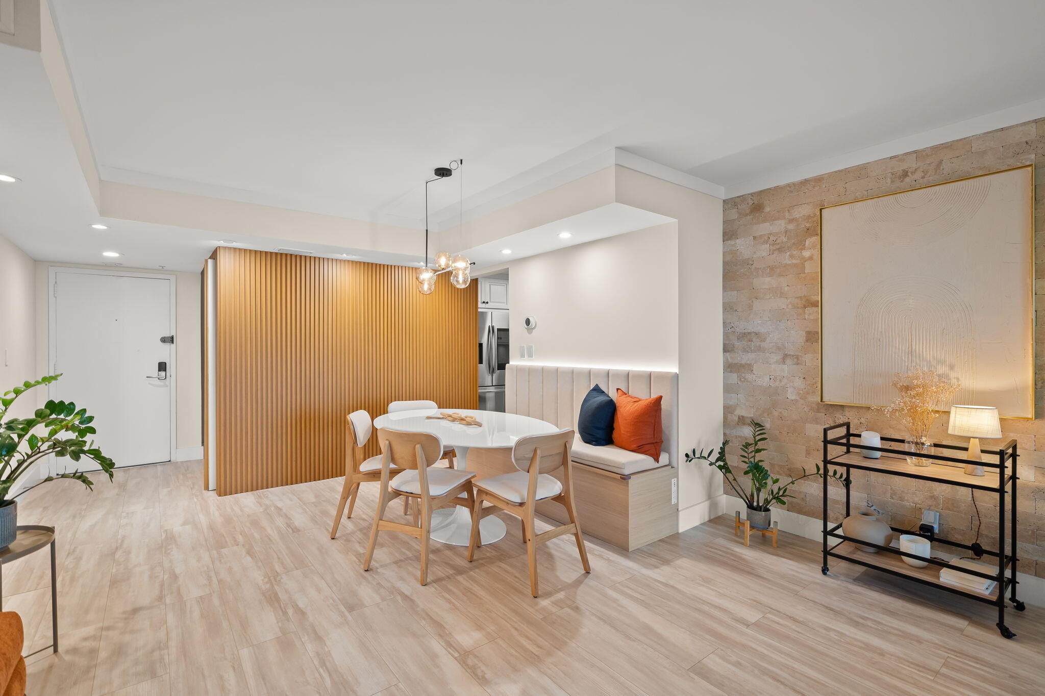 COUNTRY CLUB APTS AT - Residential