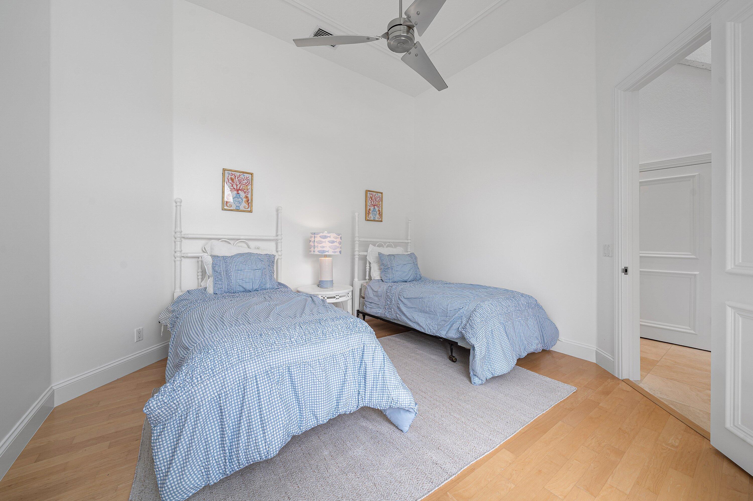 SAILFISH POINT - Residential