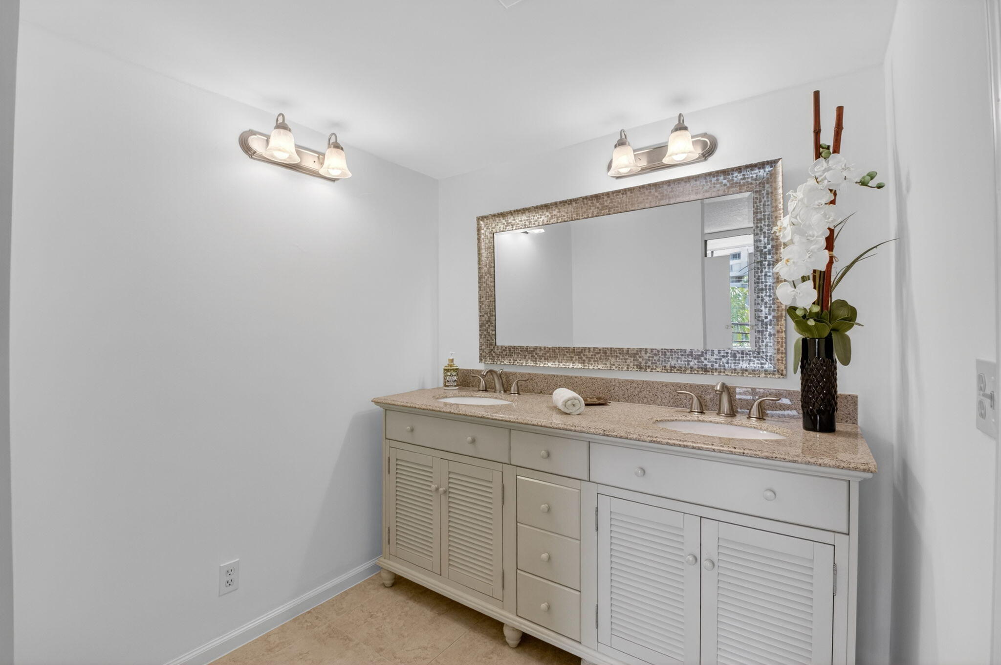 BANYAN TREE VILLAGE CONDO - Residential