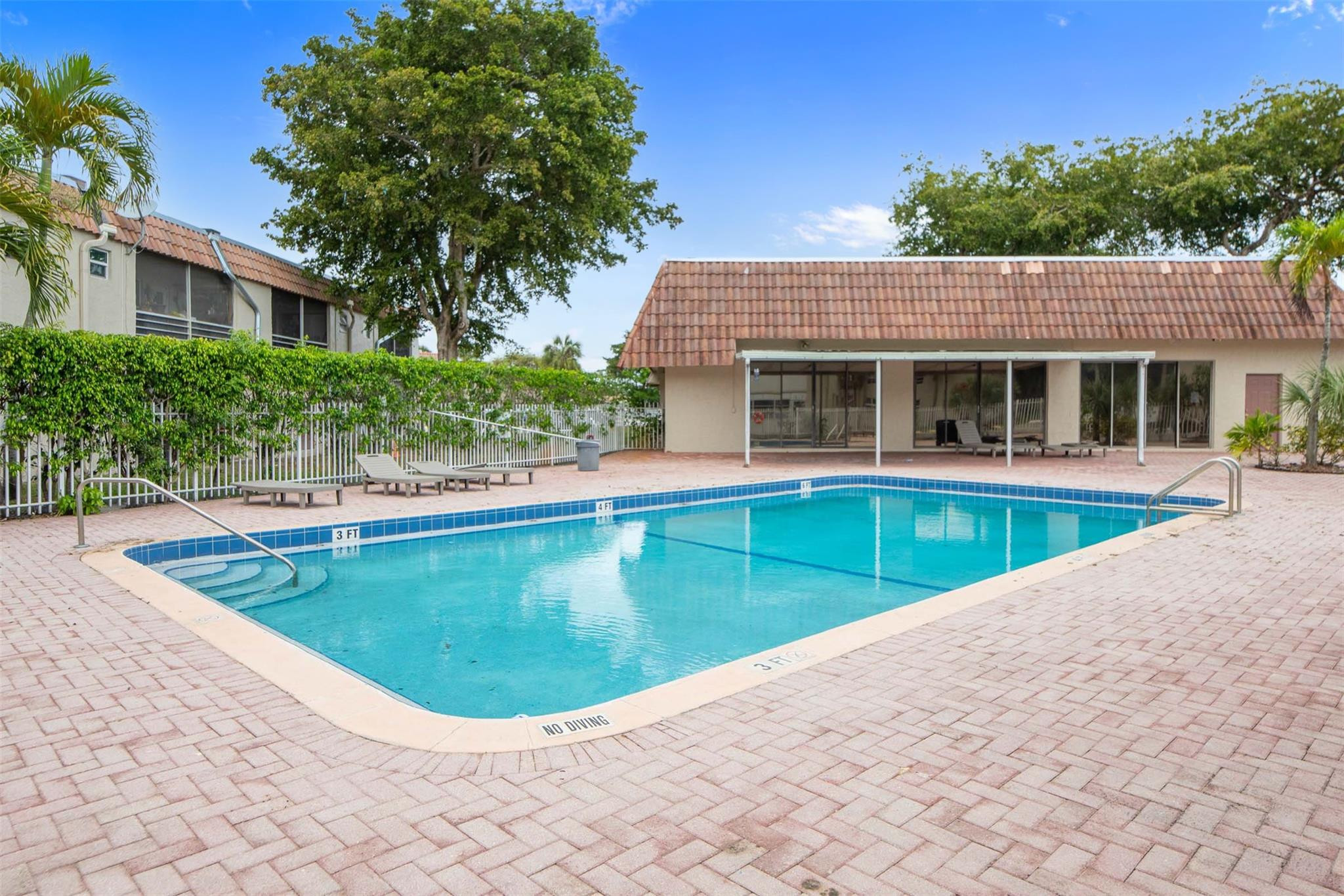 GATELAND VILLAGE SEC D CONDO - Residential