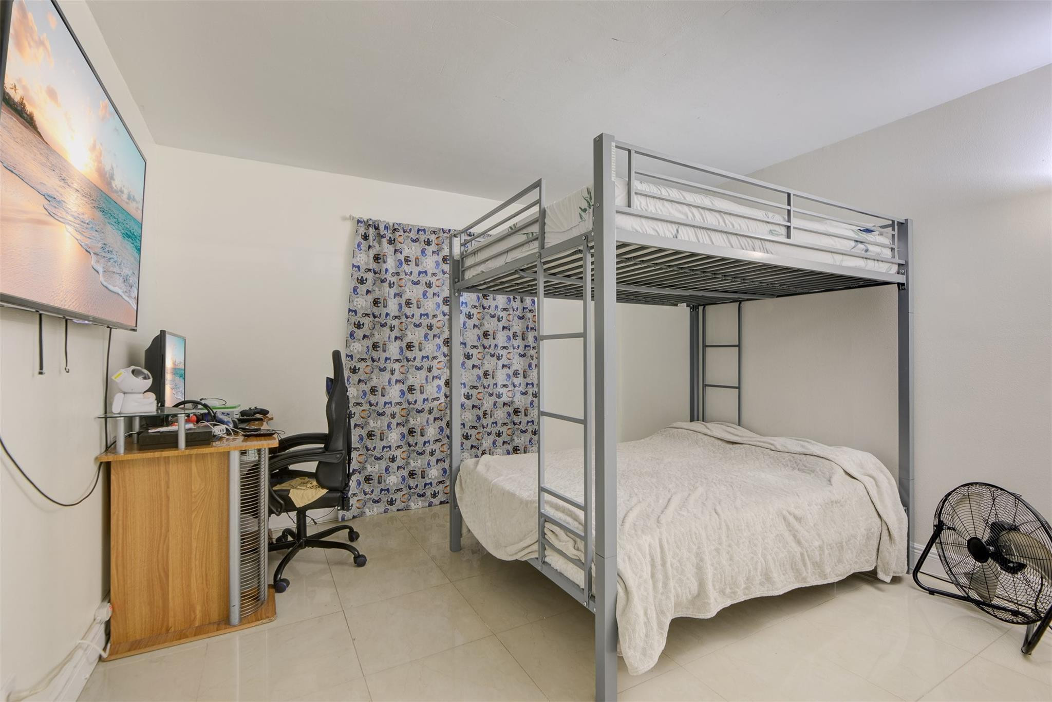 GATELAND VILLAGE SEC D CONDO - Residential