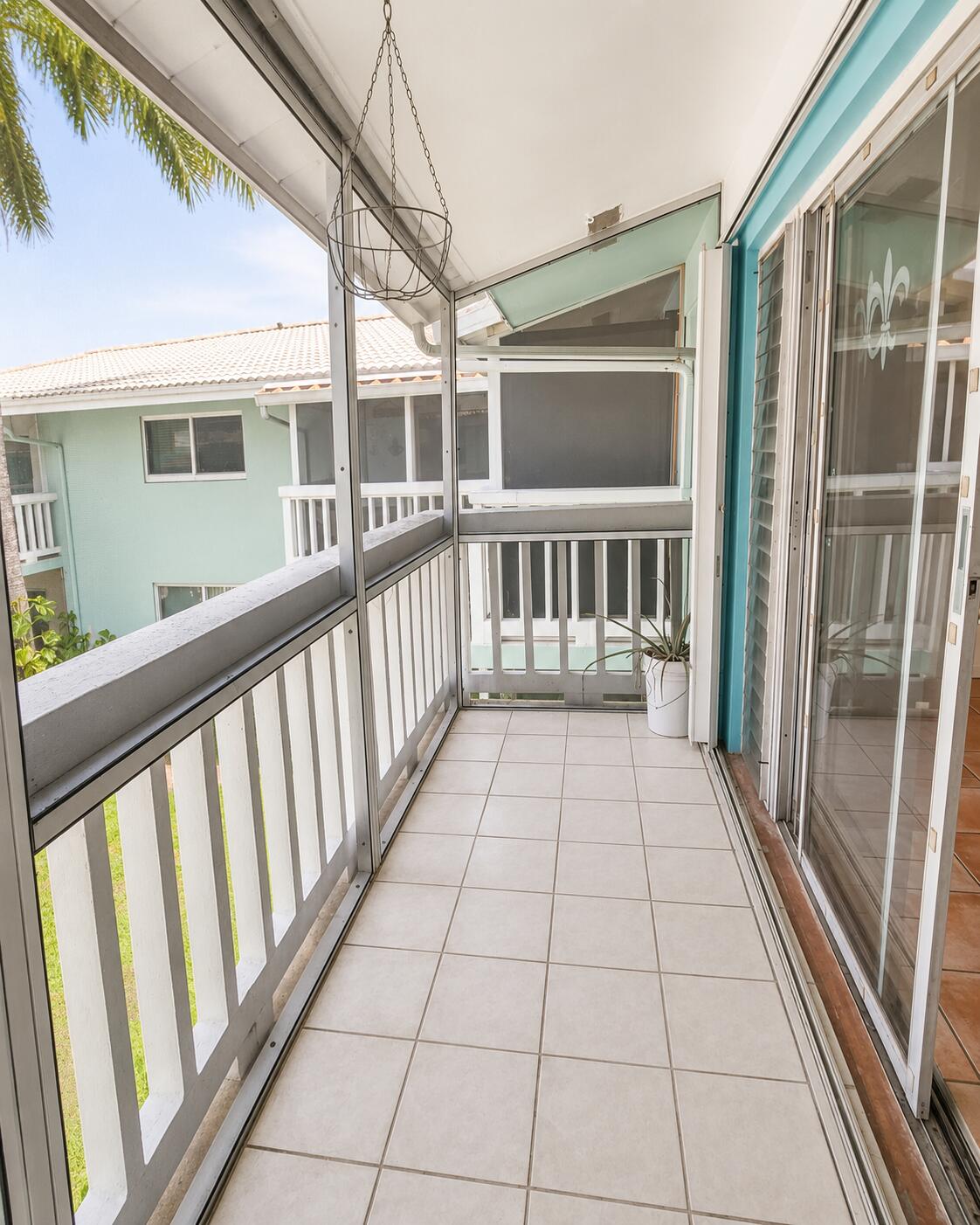 RIVER HOUSE GARDENS CONDO - Residential