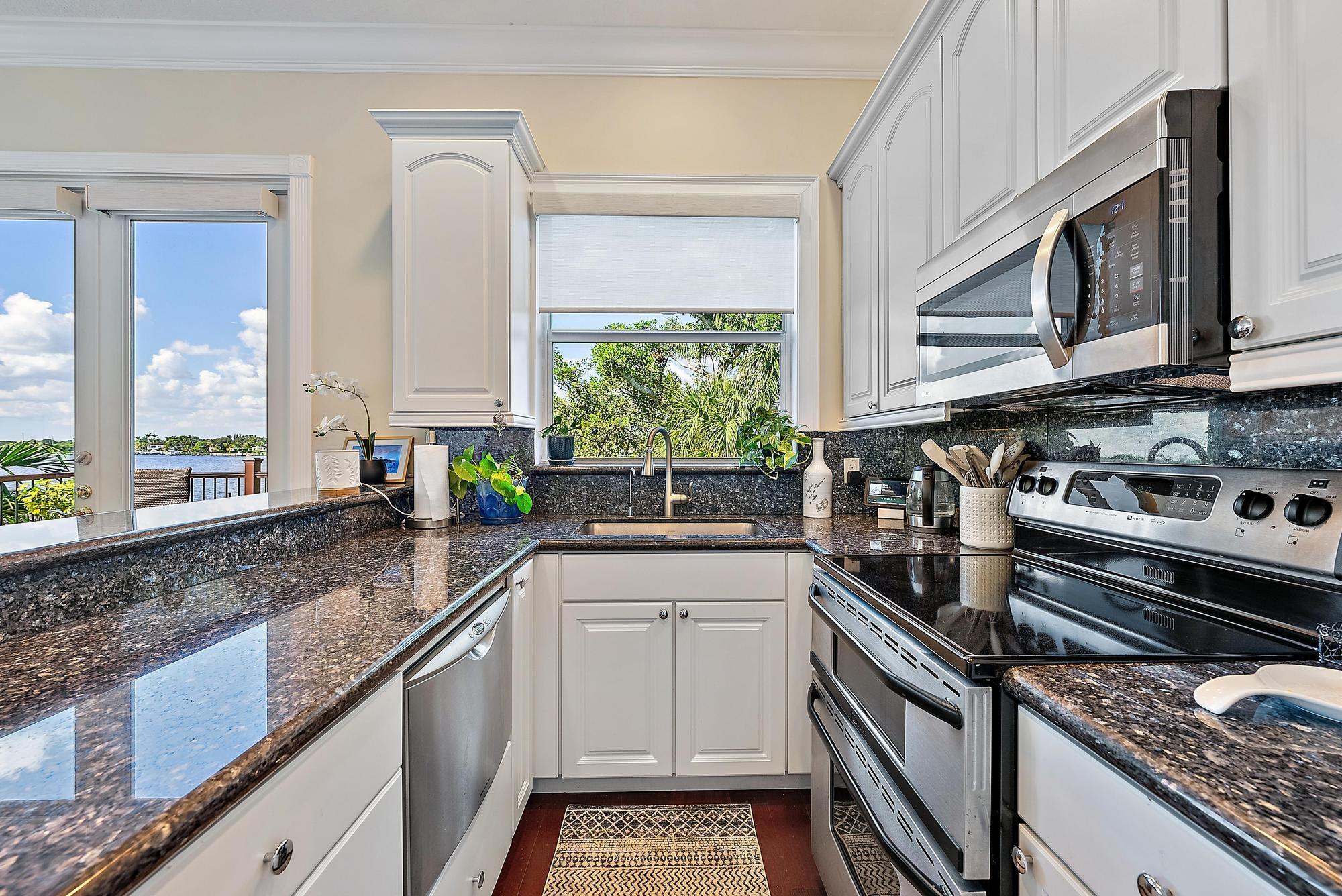 PALM POINT - Residential