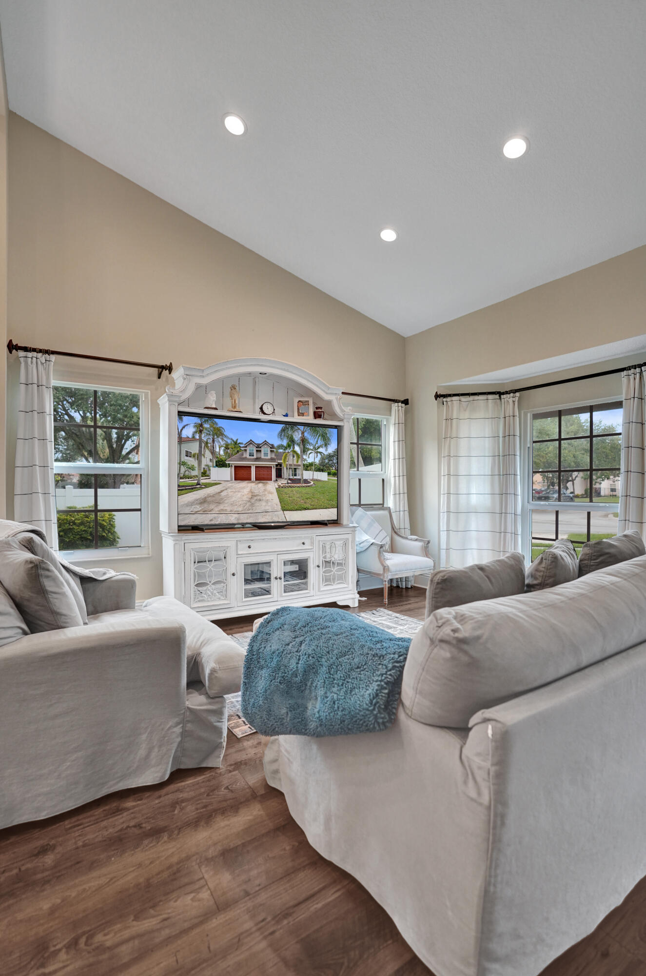COUNTRYS POINT - Residential