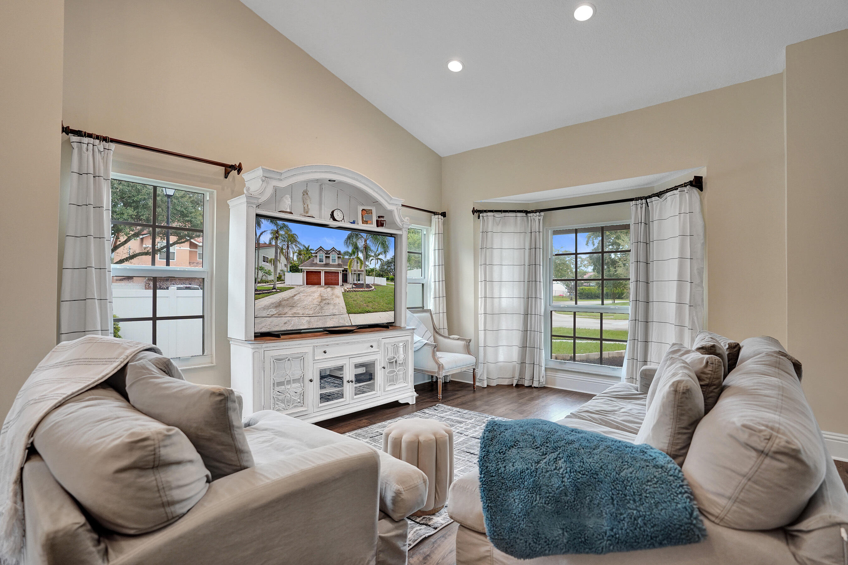 COUNTRYS POINT - Residential