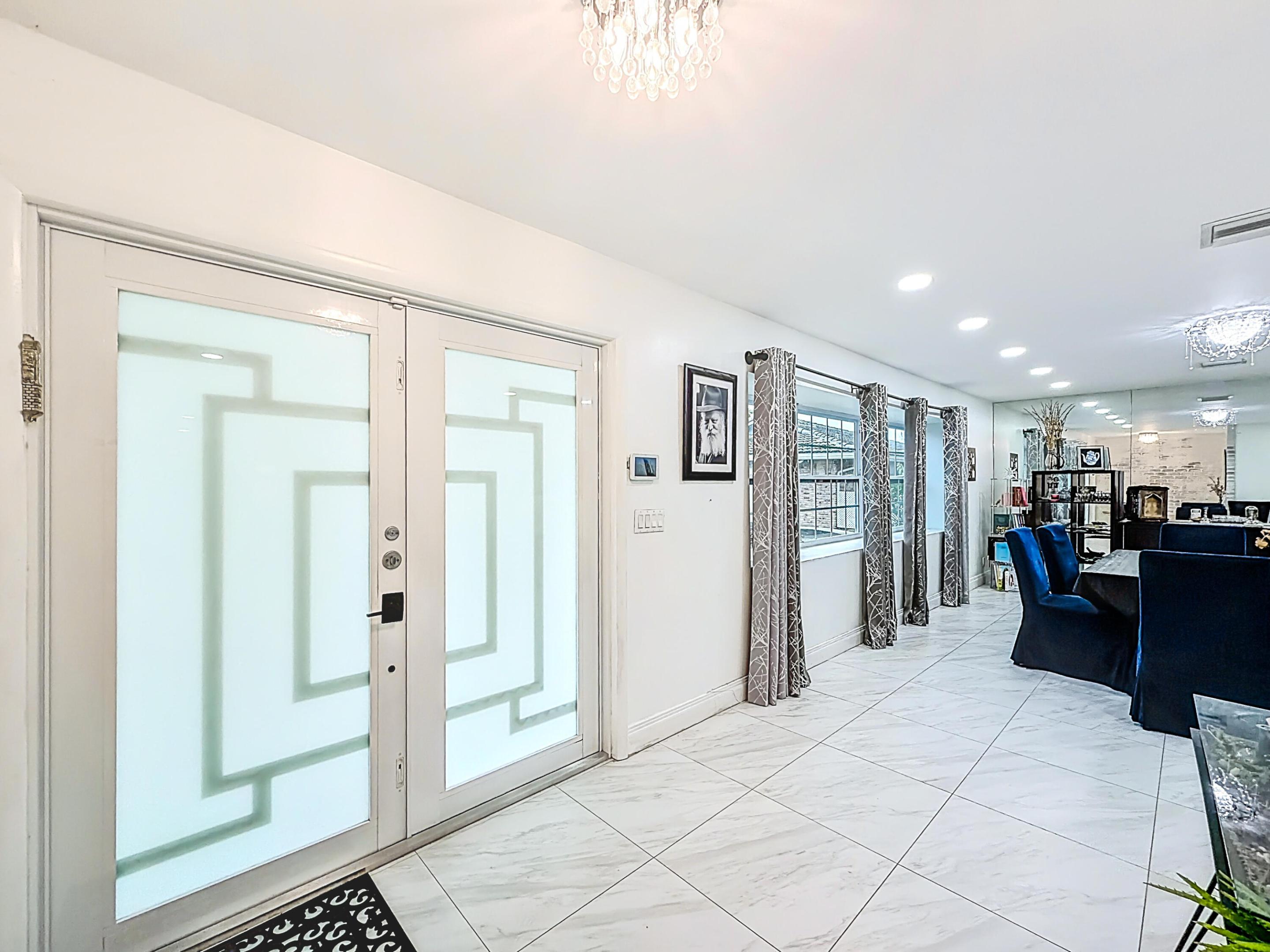 CORAL SPRINGS LAKES - Residential