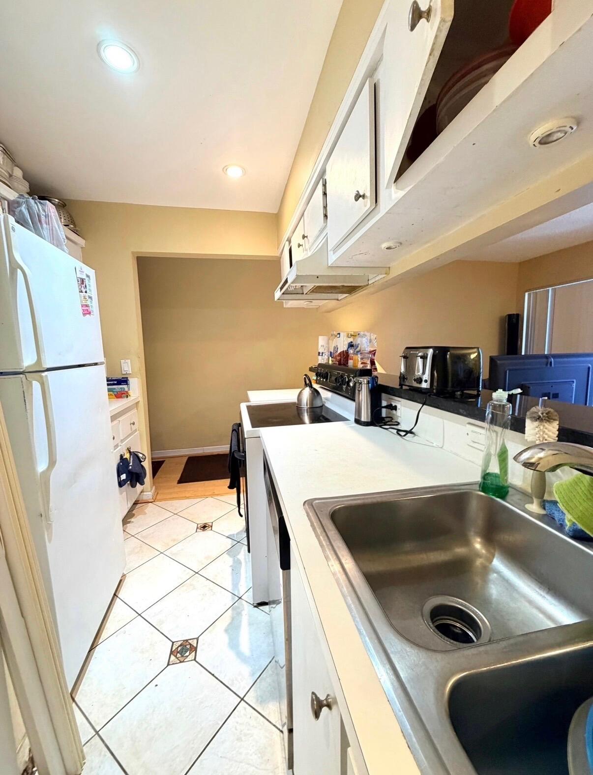EMBARCADERO CONDO - Residential