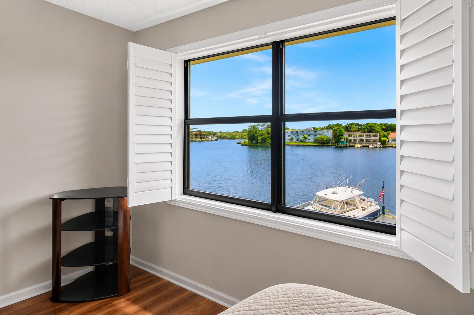 NORTHLAKE CONDO - Residential