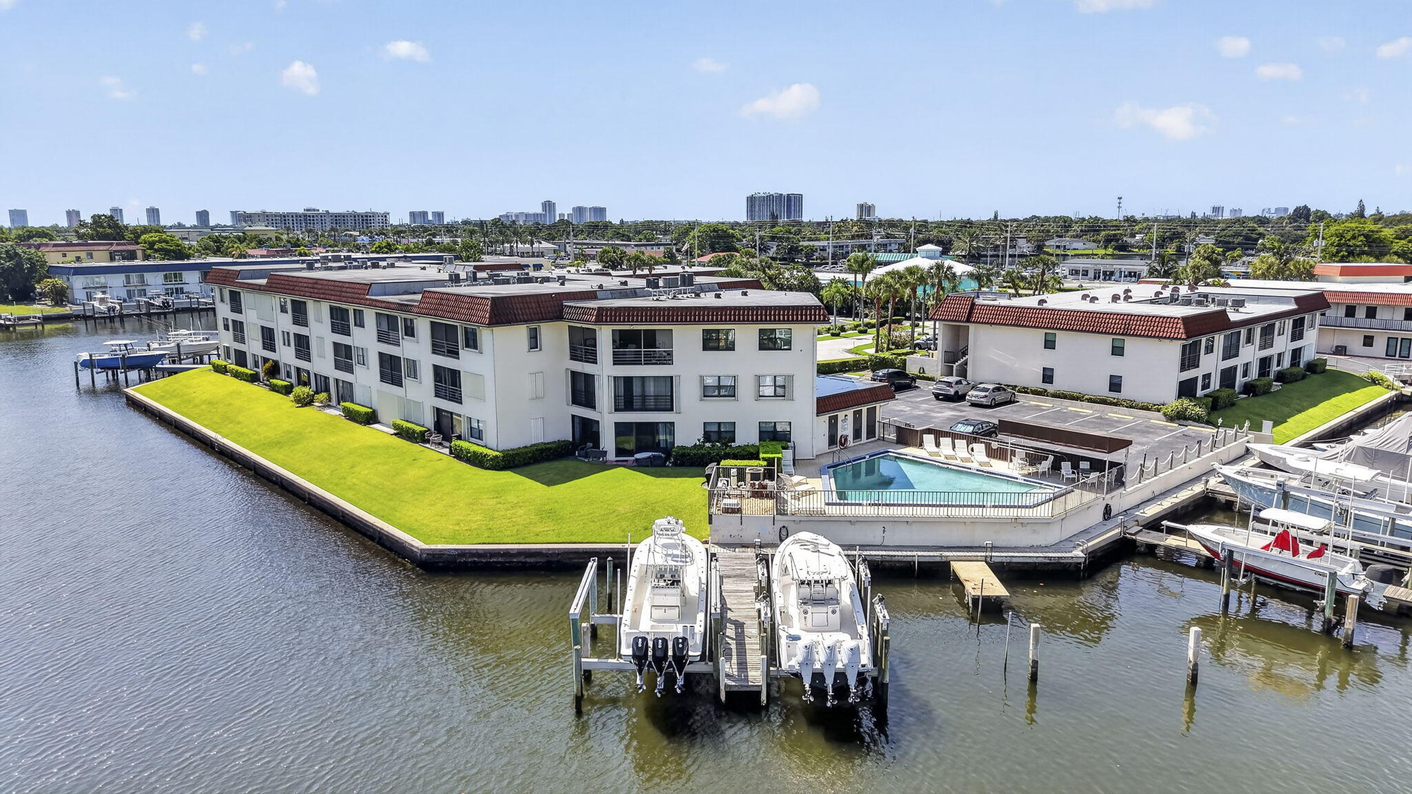 NORTHLAKE CONDO - Residential
