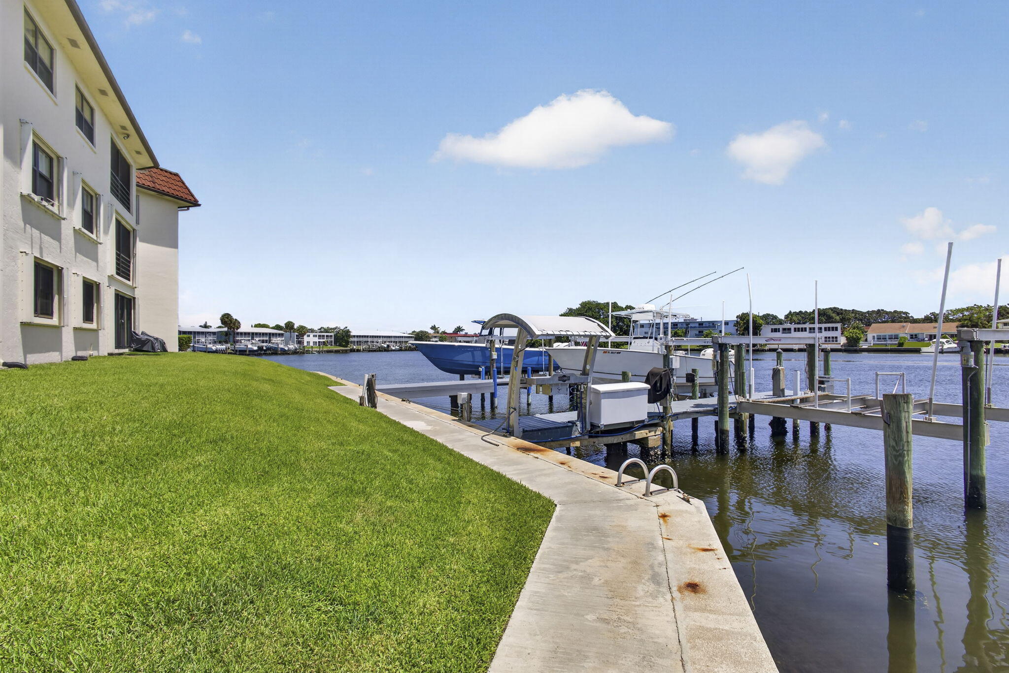 NORTHLAKE CONDO - Residential