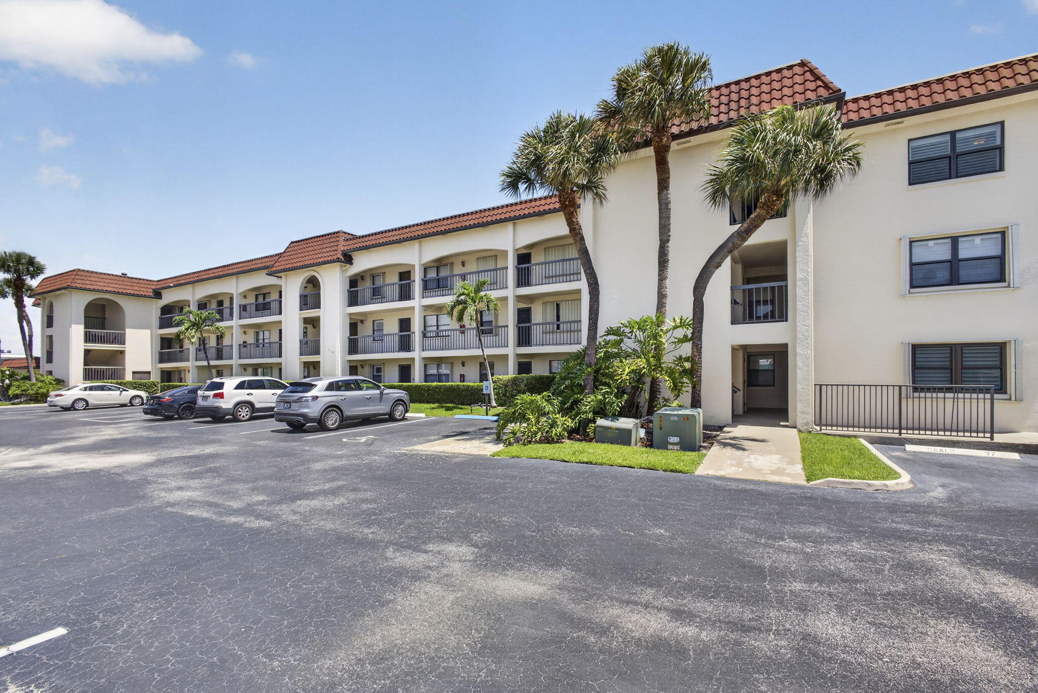 NORTHLAKE CONDO - Residential