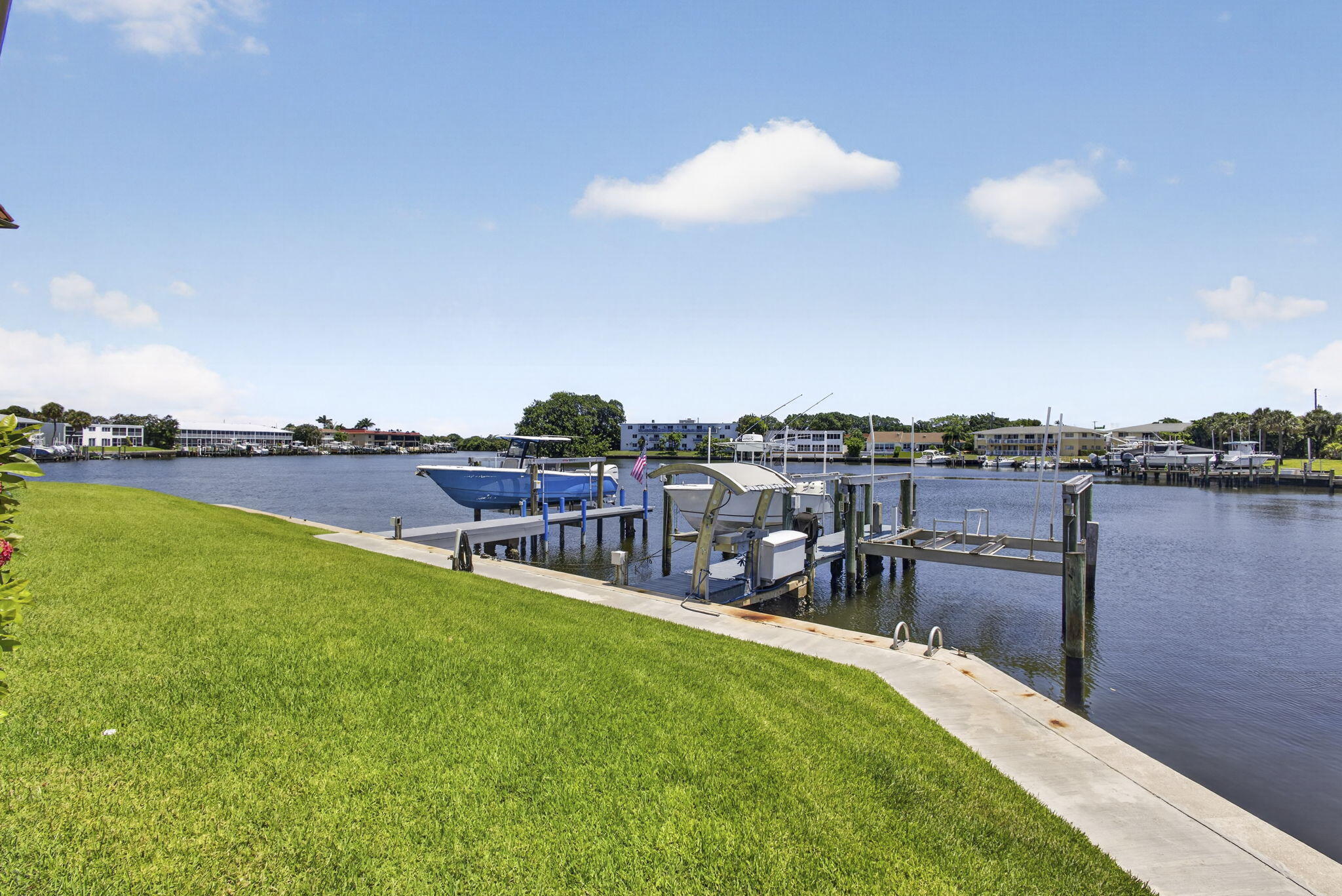 NORTHLAKE CONDO - Residential