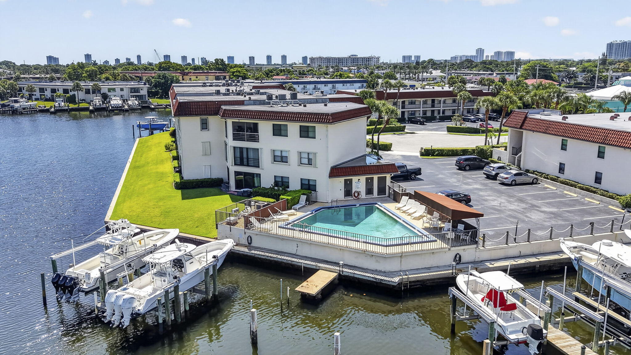 NORTHLAKE CONDO - Residential