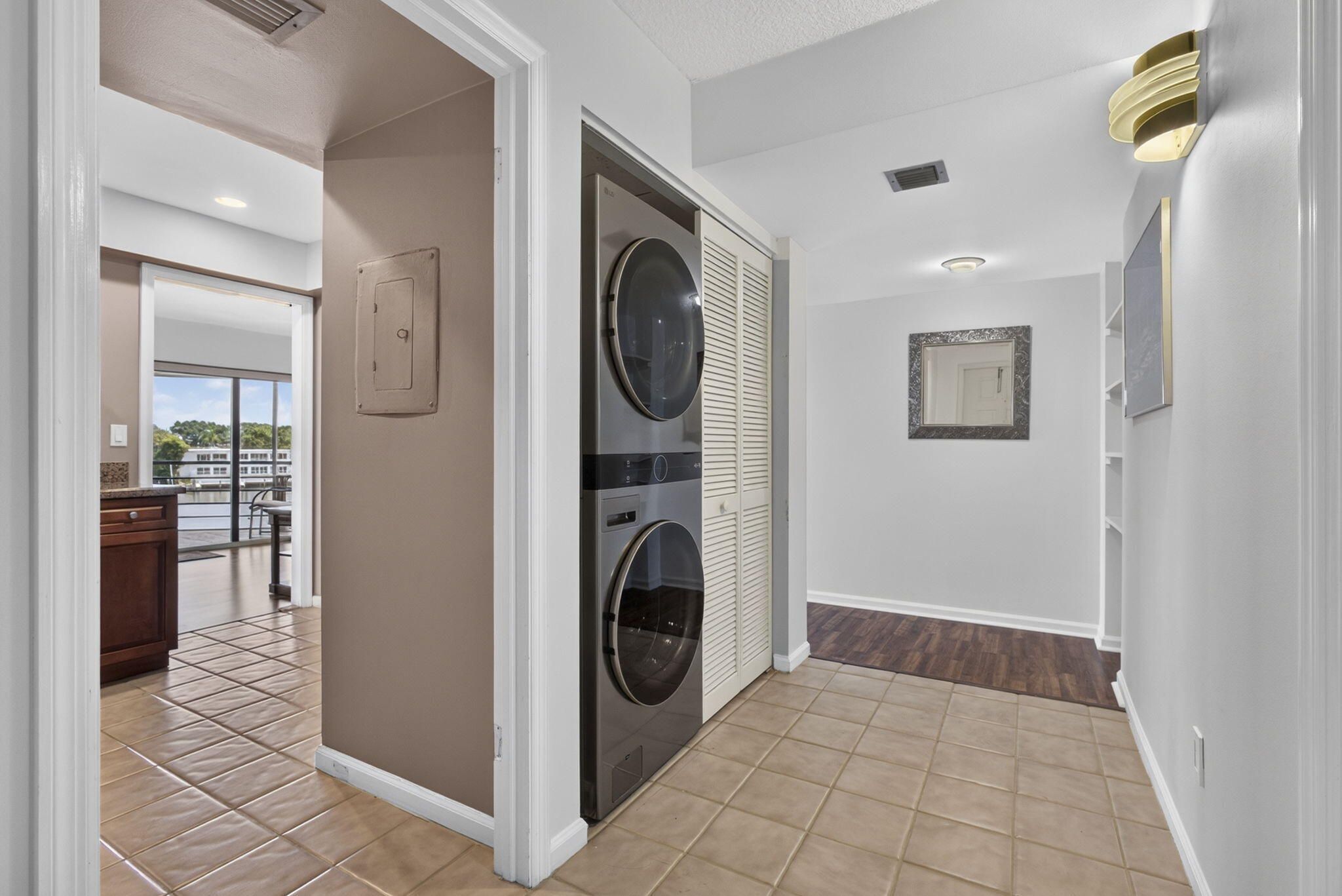 NORTHLAKE CONDO - Residential