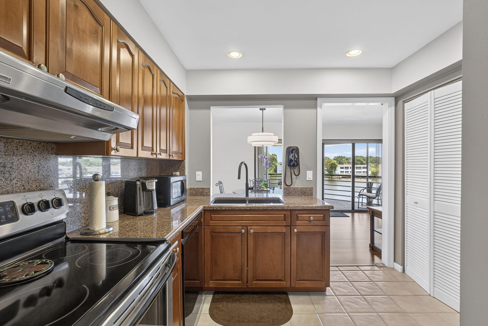 NORTHLAKE CONDO - Residential