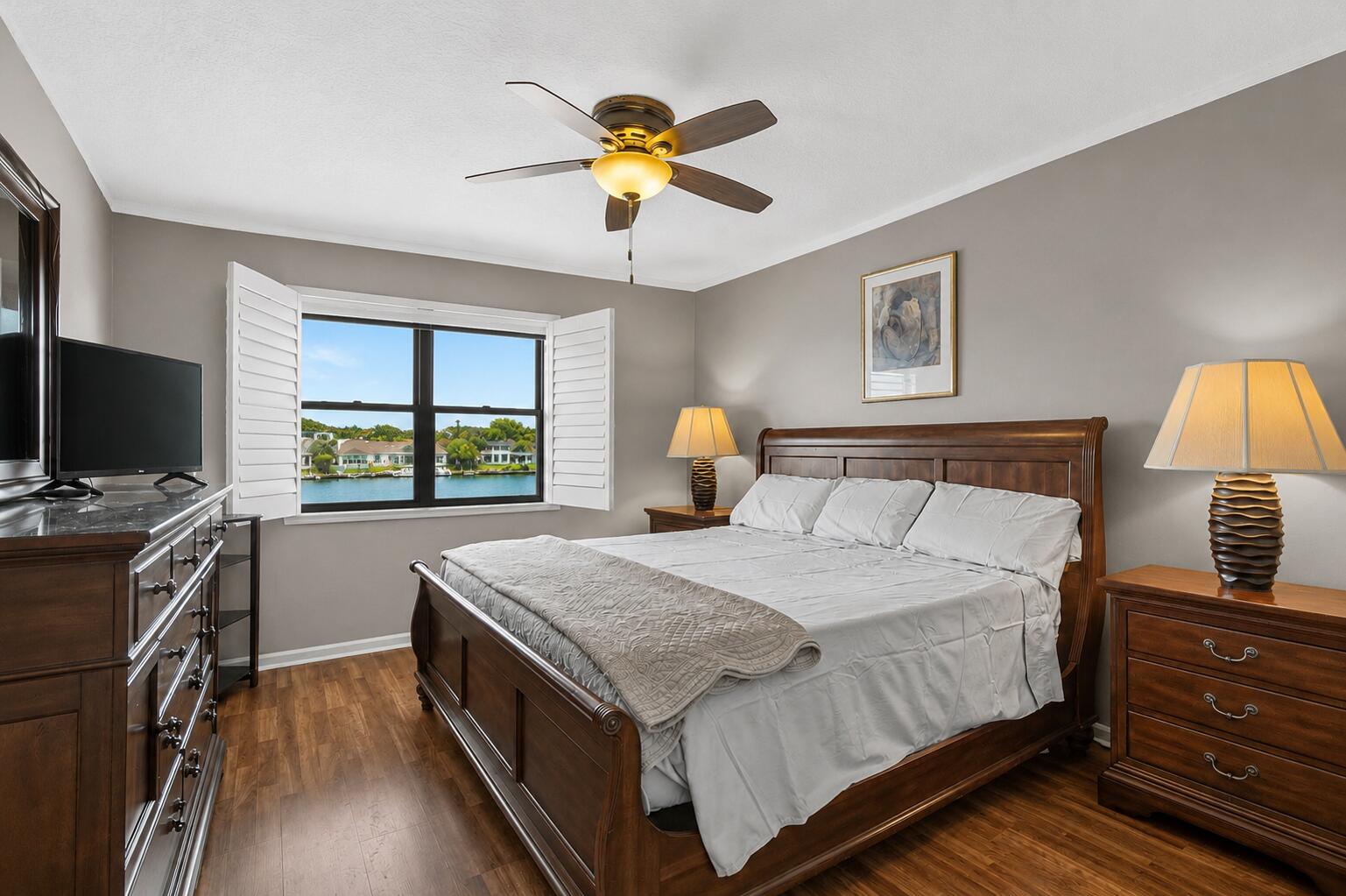 NORTHLAKE CONDO - Residential