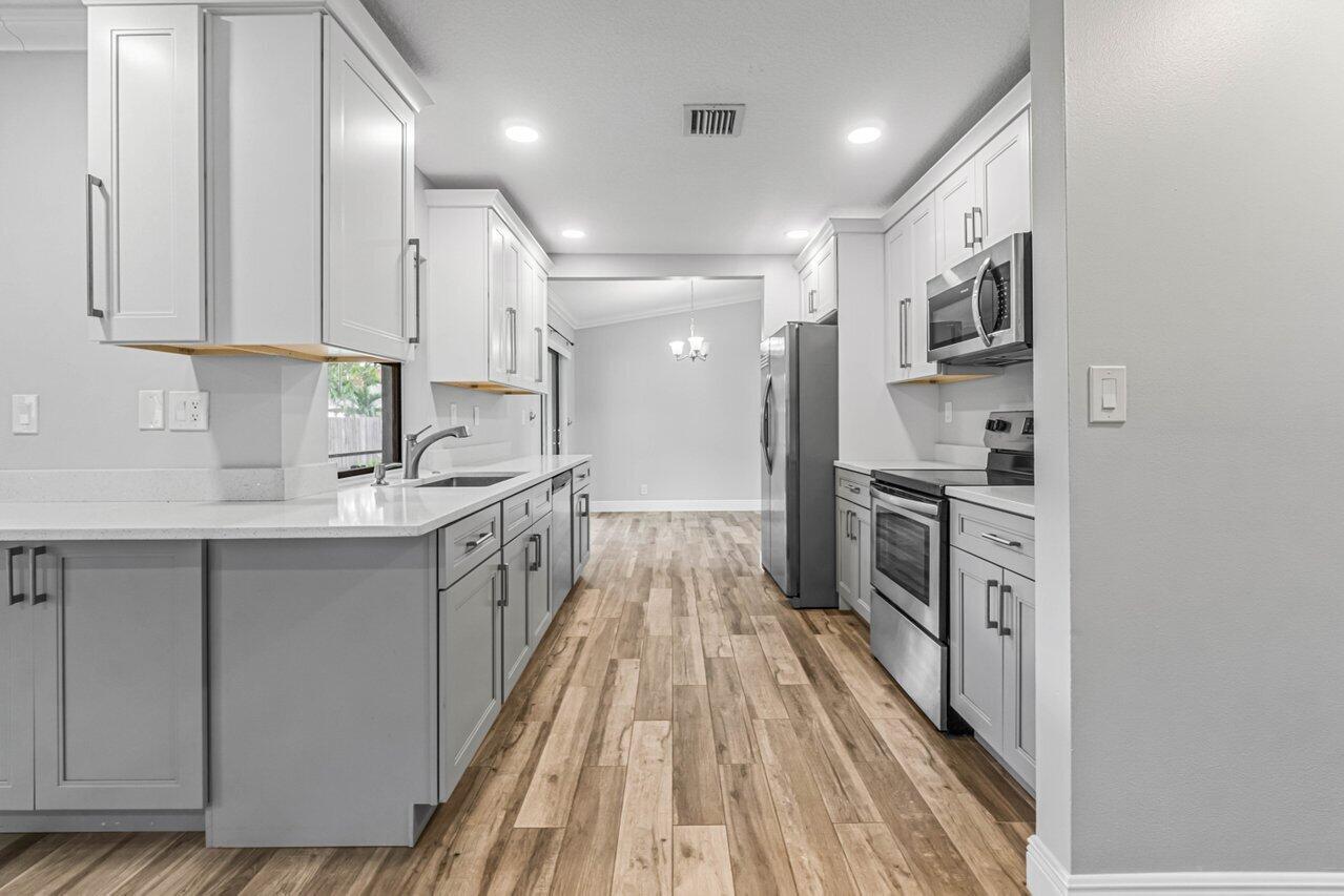 SUGAR POND MANOR OF WELLINGTON - Residential Lease