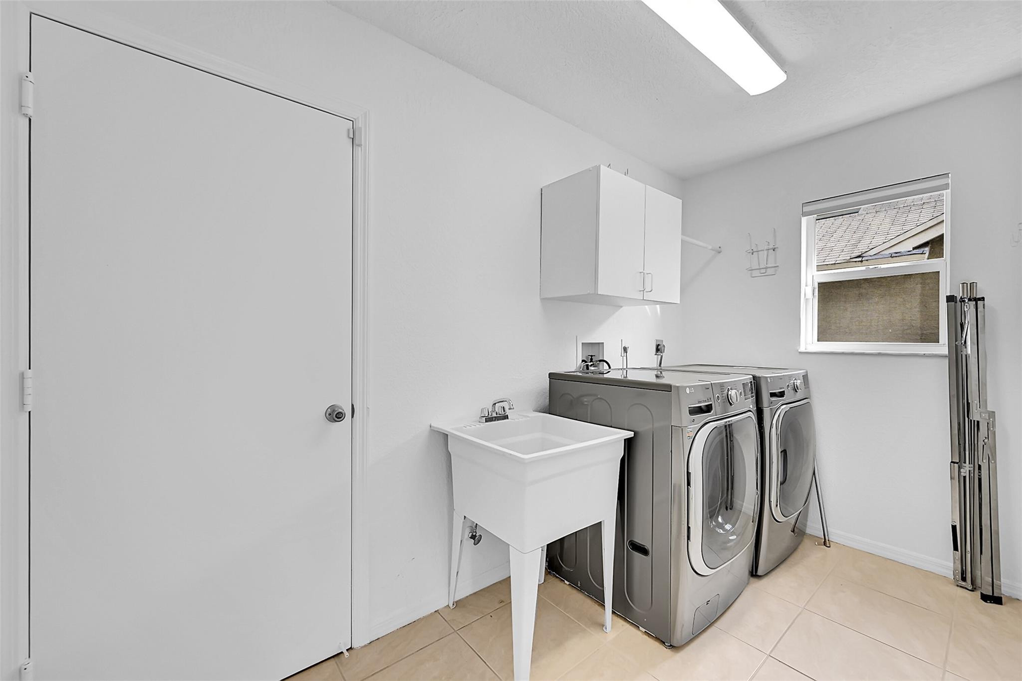 WINSTON PARK - Residential Lease