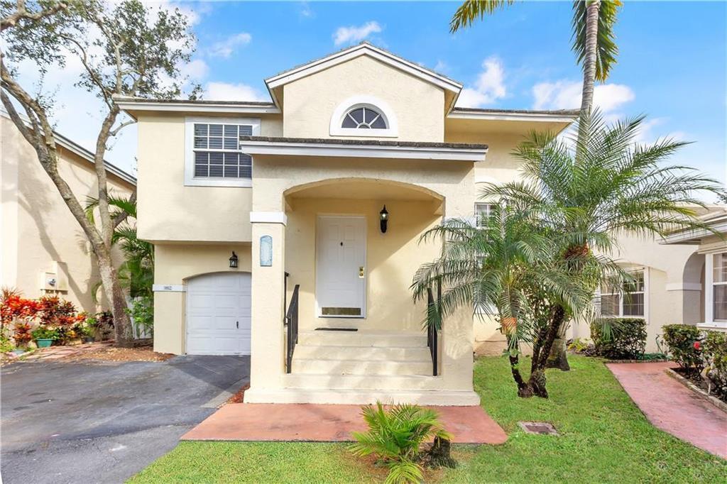 REMODELED LAKE FRONT  3/2.5 SINGLE FAMILY HOME WITH ONE CAR GARAGE IN QUATRAINE 111 ONE OF THE BEST CENTRAL PARK NEIGHBORHOODS IN PLANTATION. KITCHEN WITH QUARTZ COUNTERTOPS, DESIGNER ISLAND, STAINLESS STEEL APPLIANCES, LAMINATE FLOORING, VOLUME CEILINGS, UPDATED BATHROOMS, SCREENED PATIO OVERLOOKING LARGE LAKE, CUL-DE-SAC, COMMUNITY POOL, CLUBHOUSE. WALK TO SHOPPING, CENTRAL PARK, RESTAURANTS. CLOSE TO MAJOR HIGHWAYS, SAWGRASS MALL