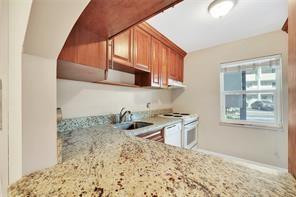 ORIOLE GOLF & TENNIS CLUB - Residential