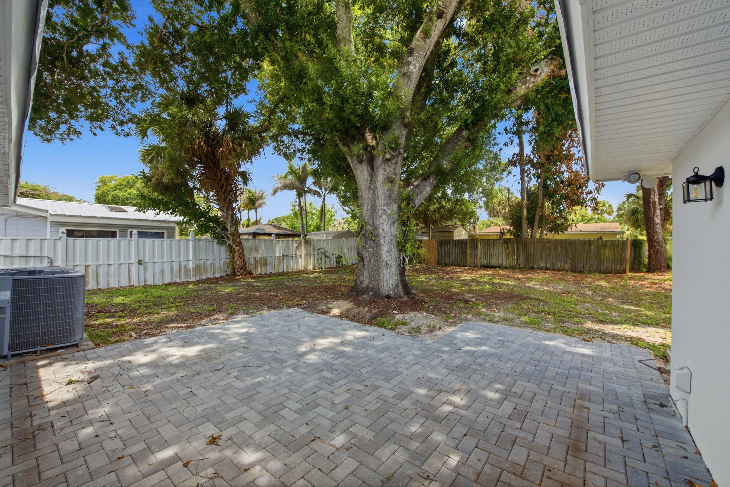 COUNTRY CLUB ESTATES SUBDIVISION - Residential