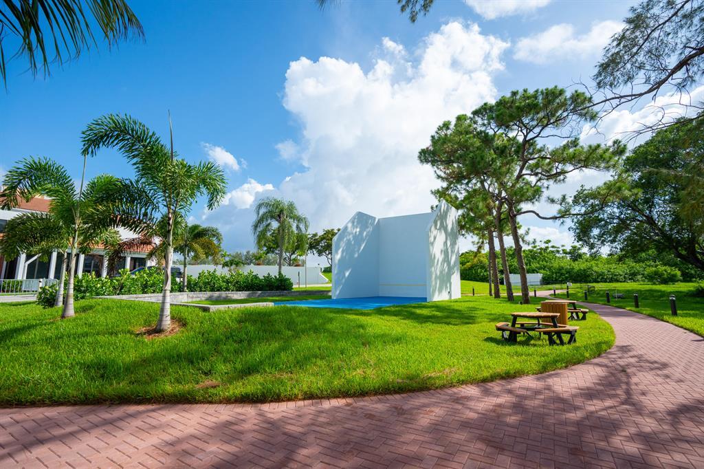 OAKRIDGE T CONDO T - Residential