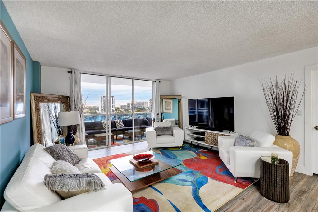 Hallmark of Hollywood - Residential