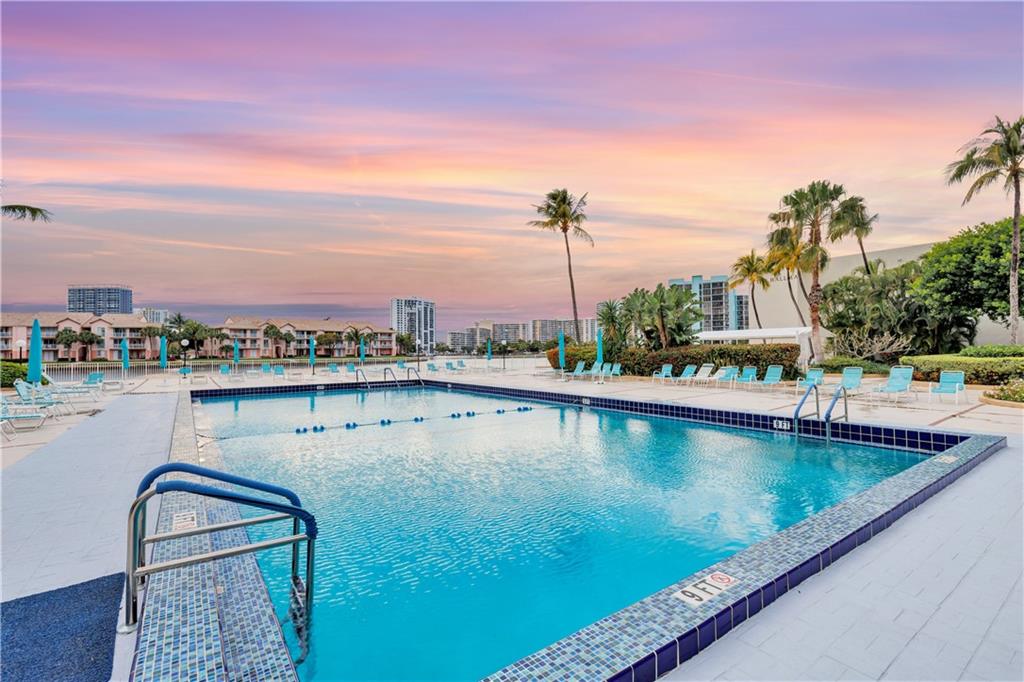 Hallmark of Hollywood - Residential