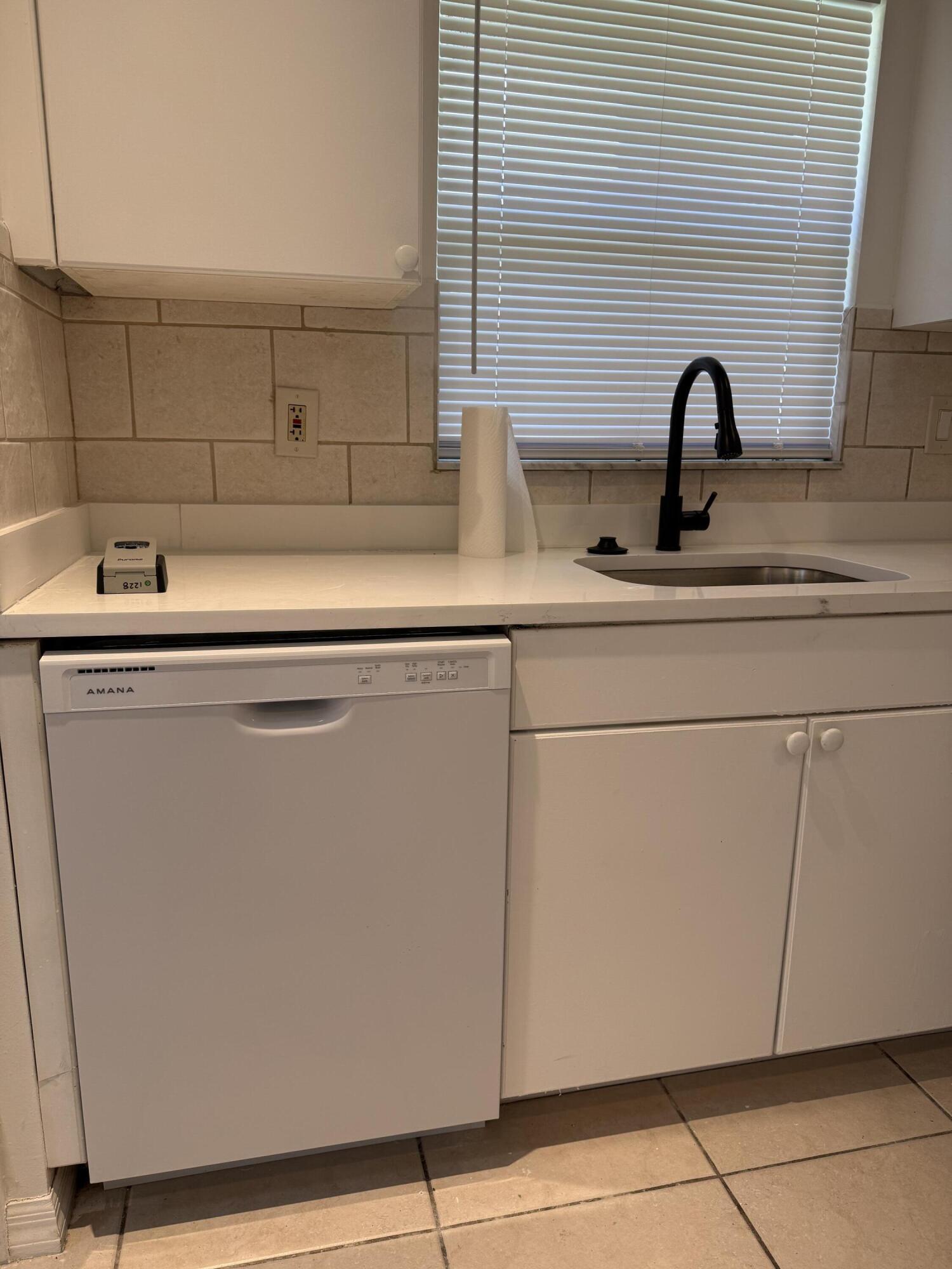 HYACINTH CONDO - Residential Lease