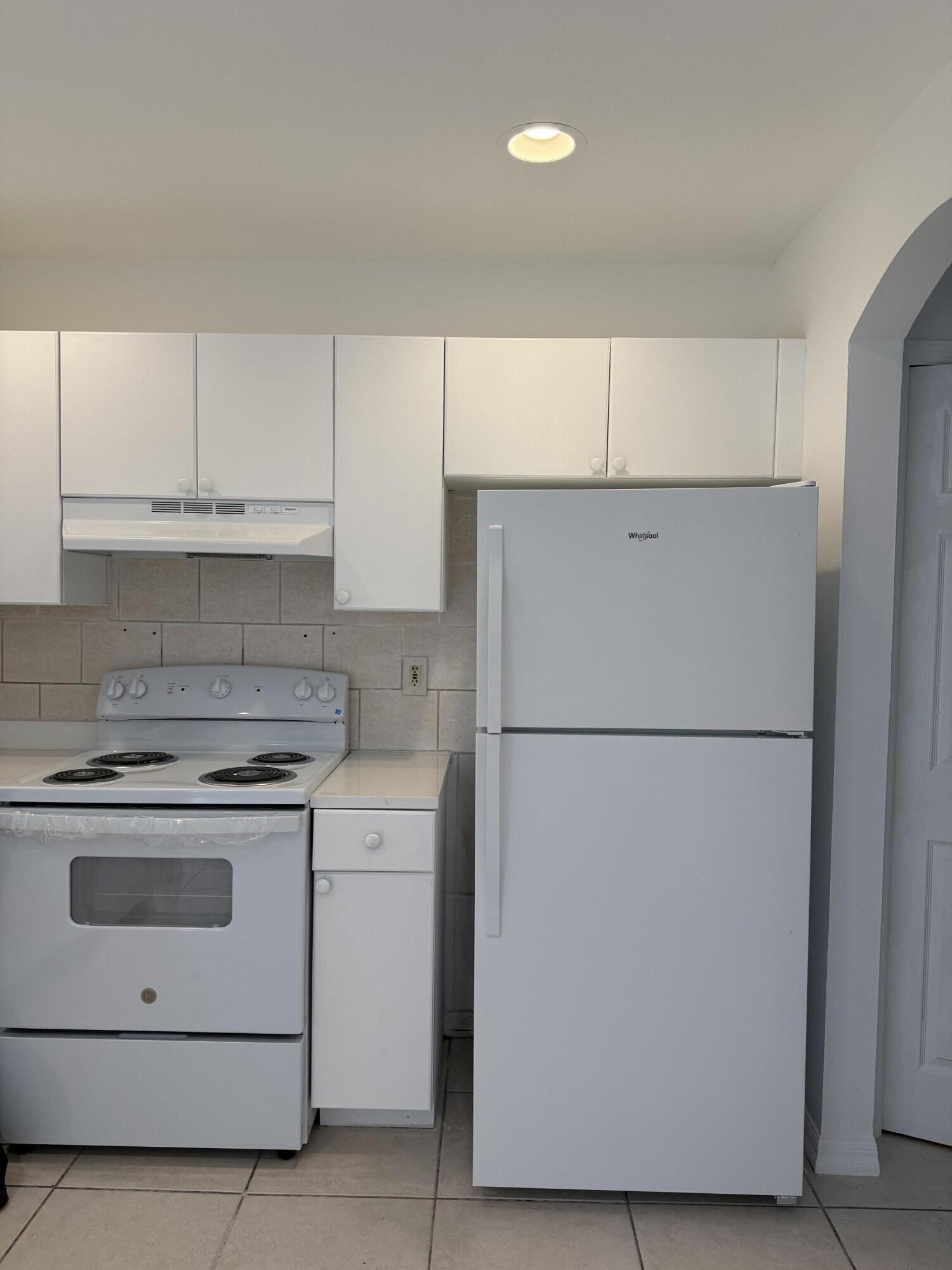HYACINTH CONDO - Residential Lease
