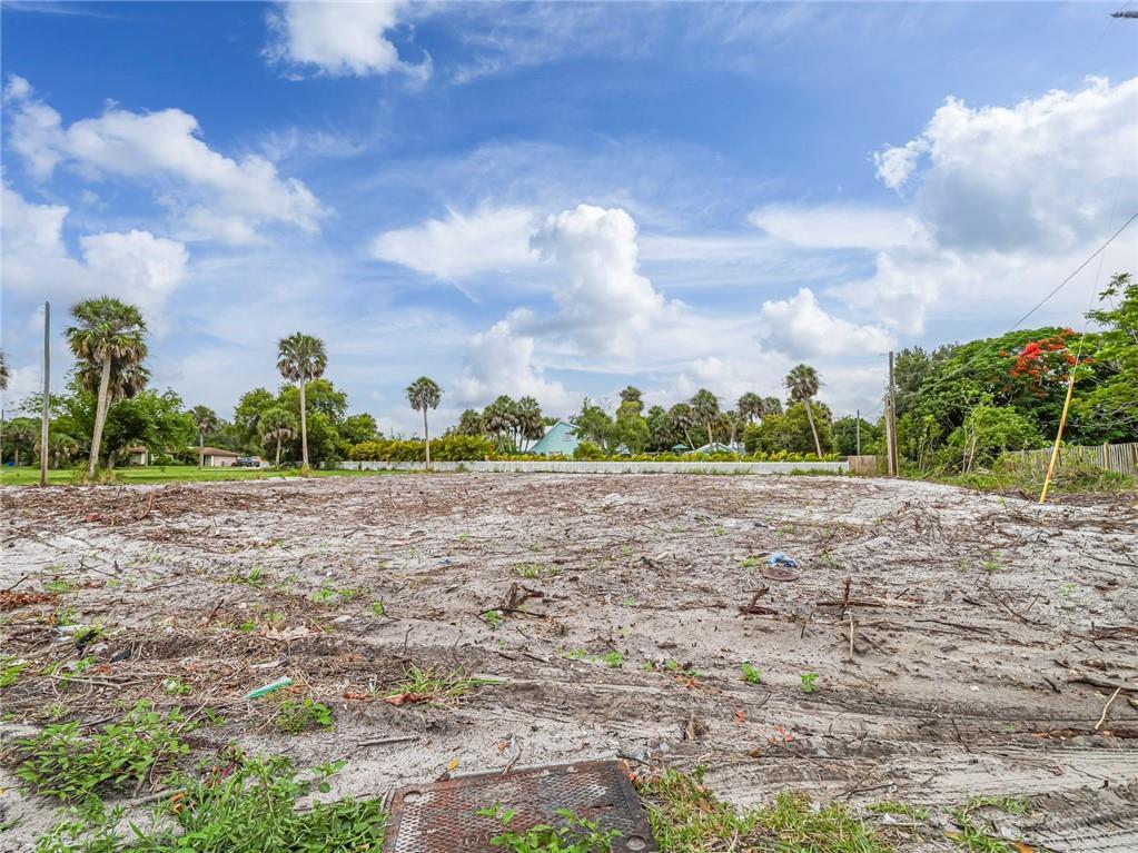 HICKORY HILL ESTATES - Land
