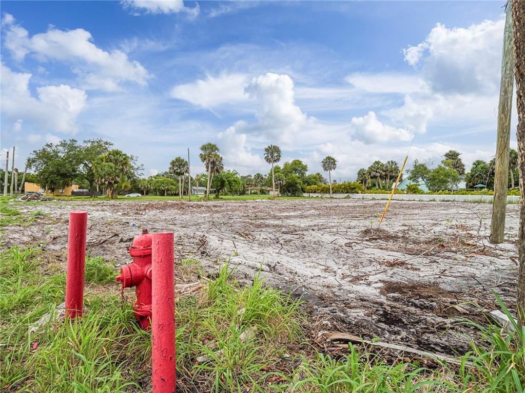 HICKORY HILL ESTATES - Land