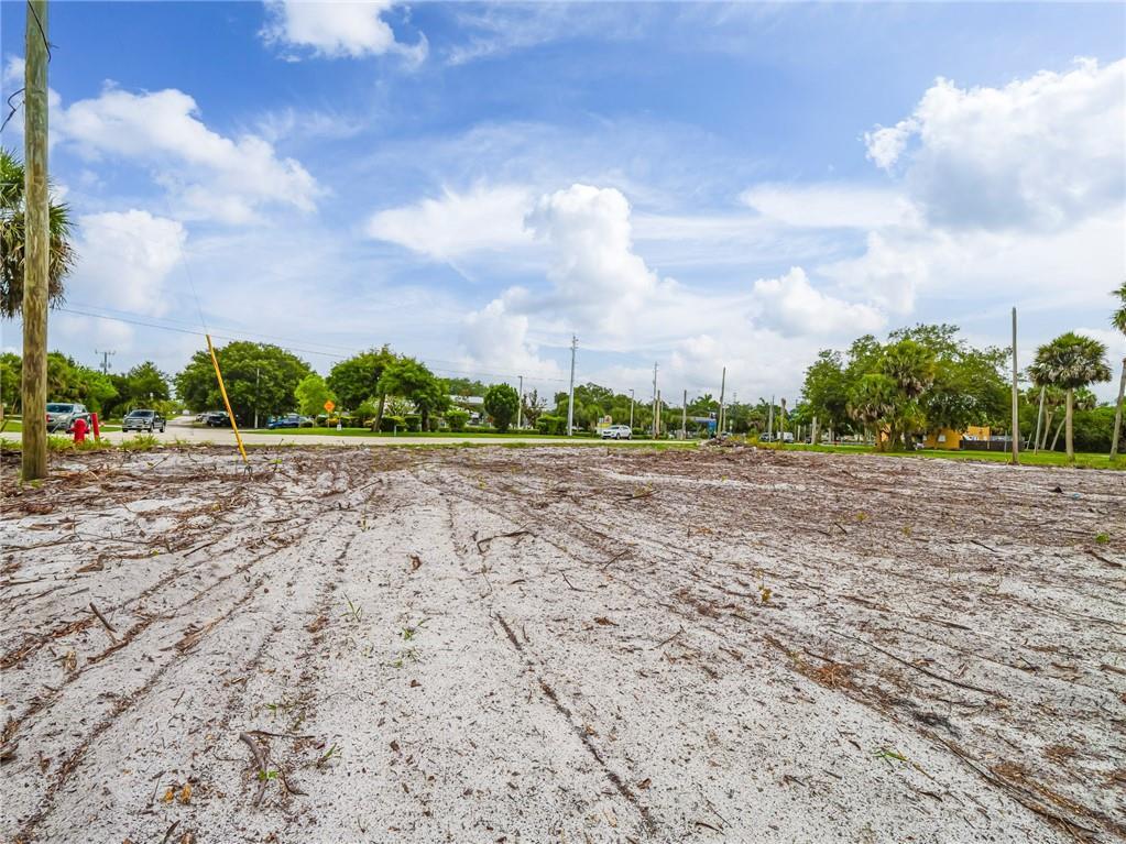 HICKORY HILL ESTATES - Land